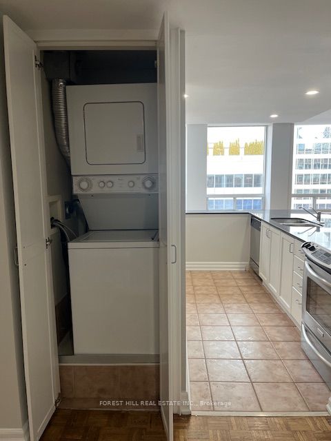 #1218 - 131 Bloor Street Property Photo 18