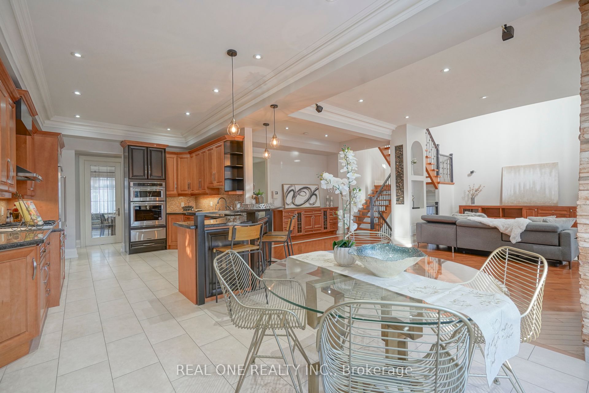 231 Churchill Avenue Property Photo 9