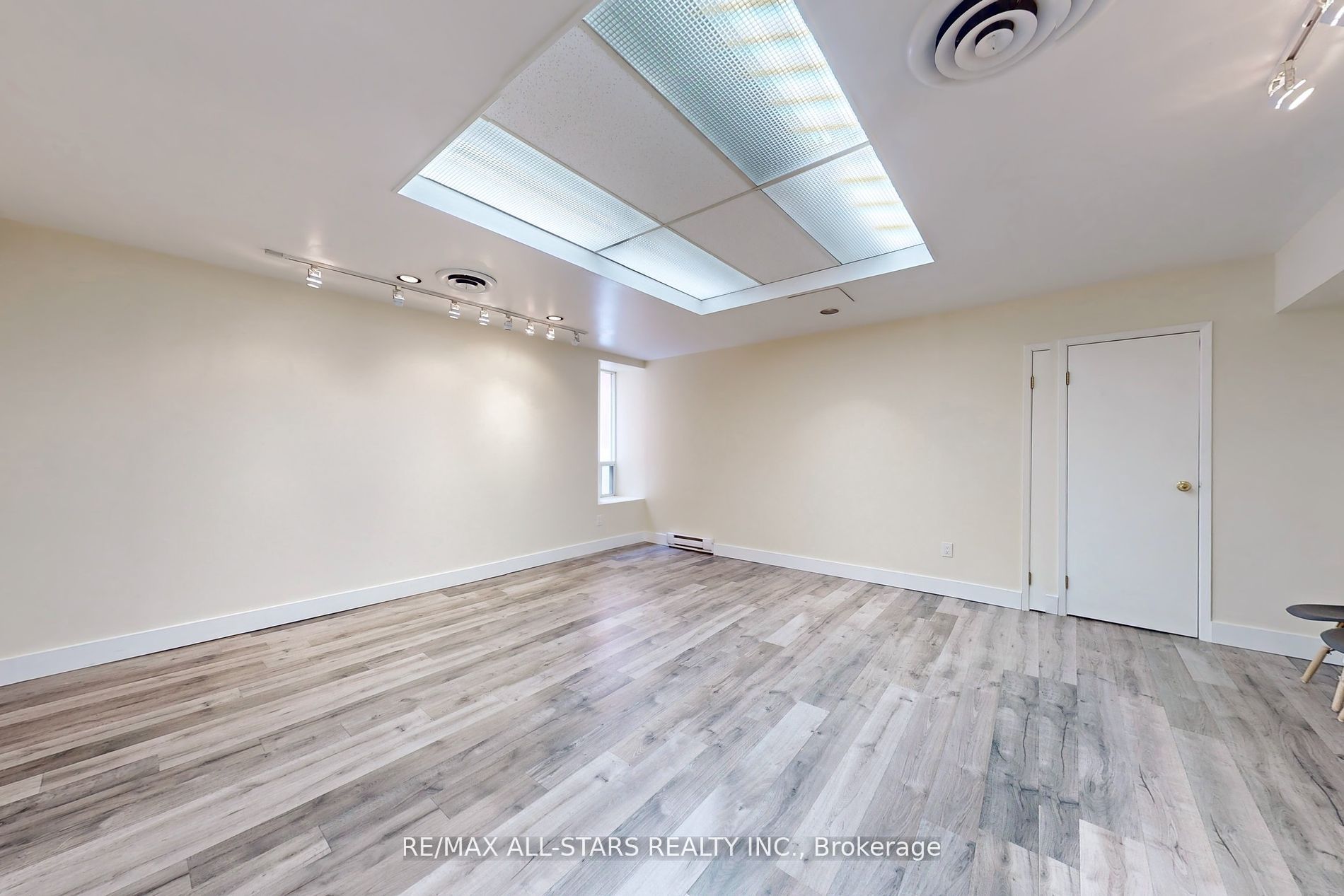 #304 - 66 Gerrard Street Property Photo 3