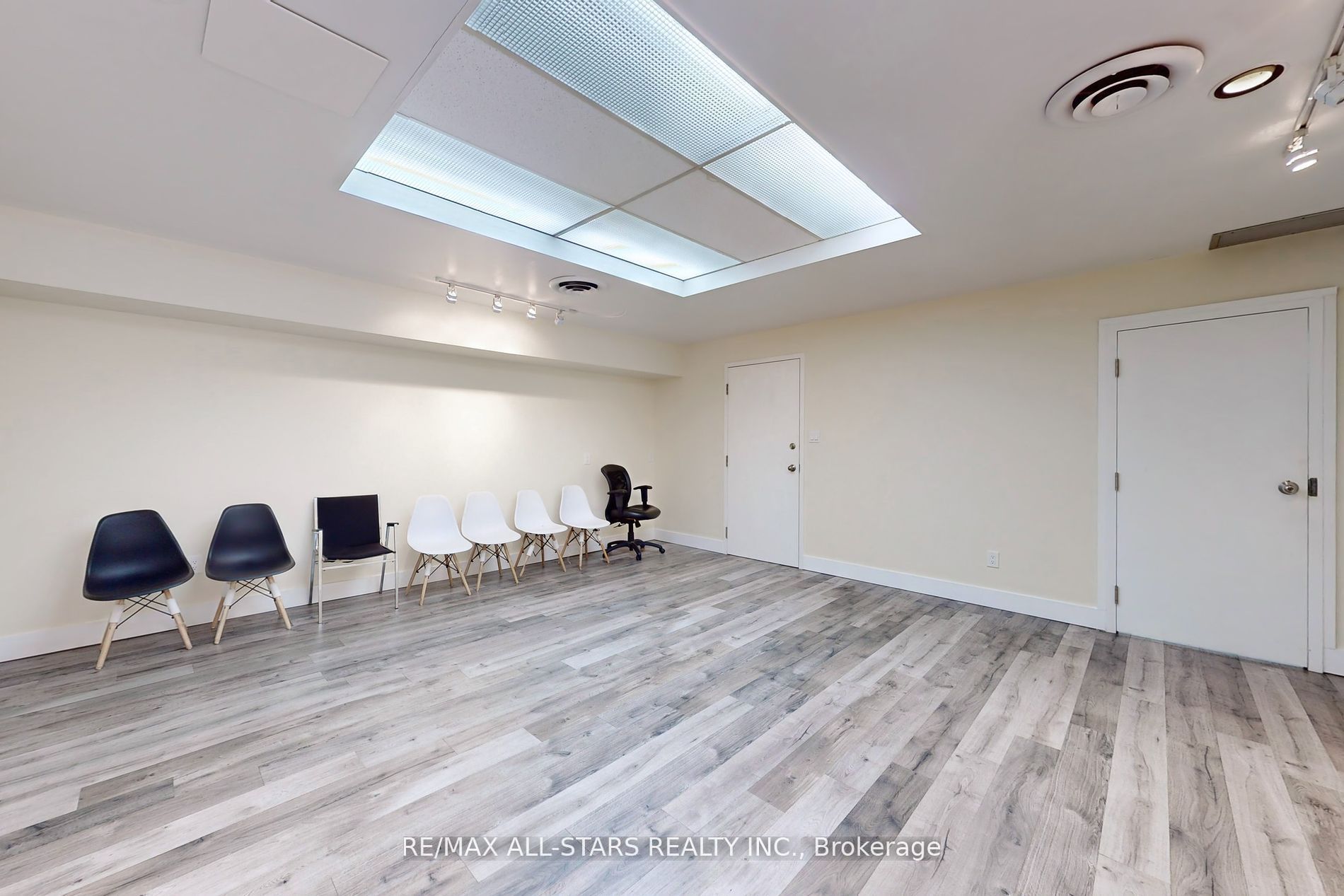 #304 - 66 Gerrard Street Property Photo 4