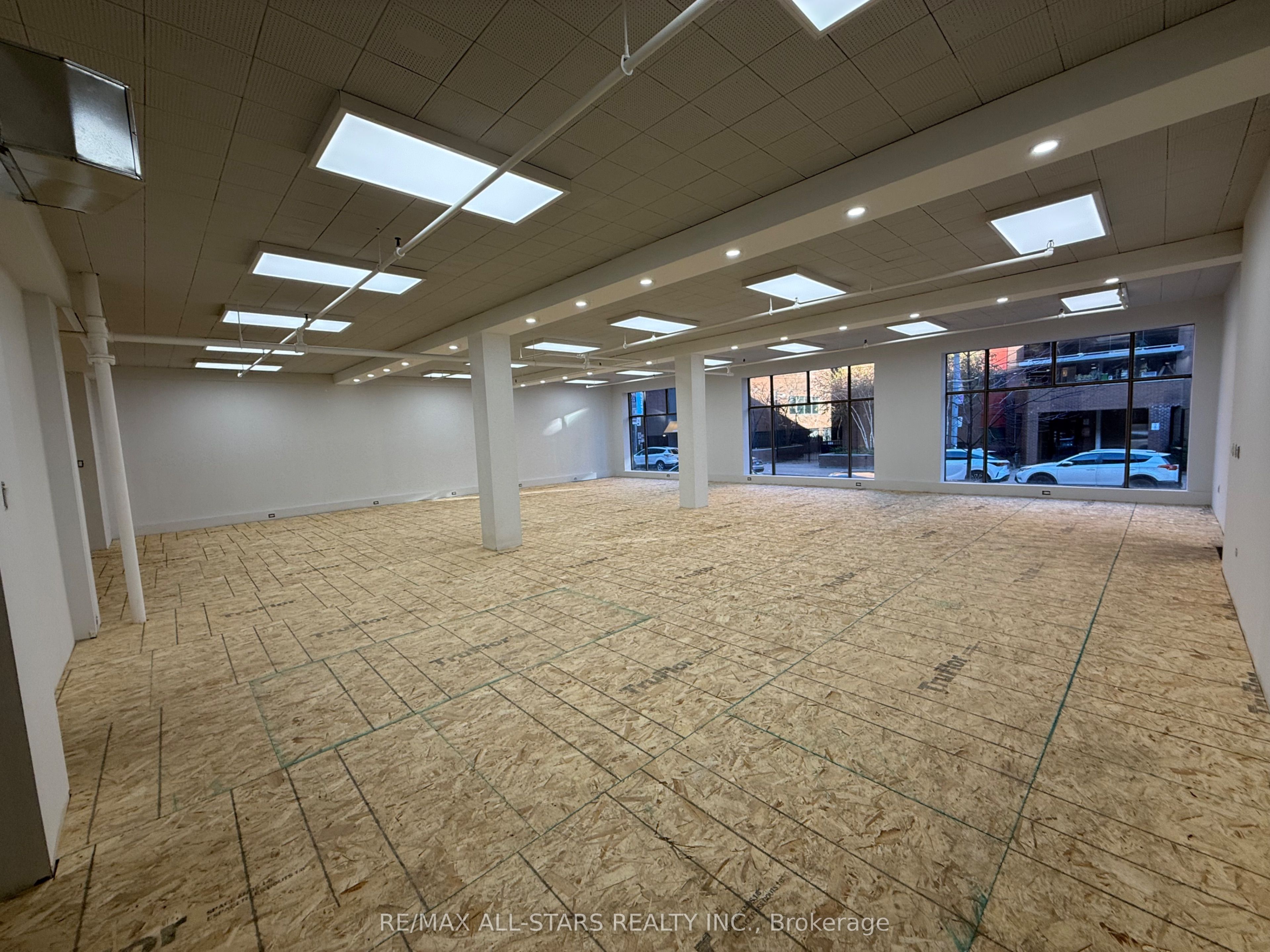 #302 - 10 - 14 Mccaul Street Property Photo 2