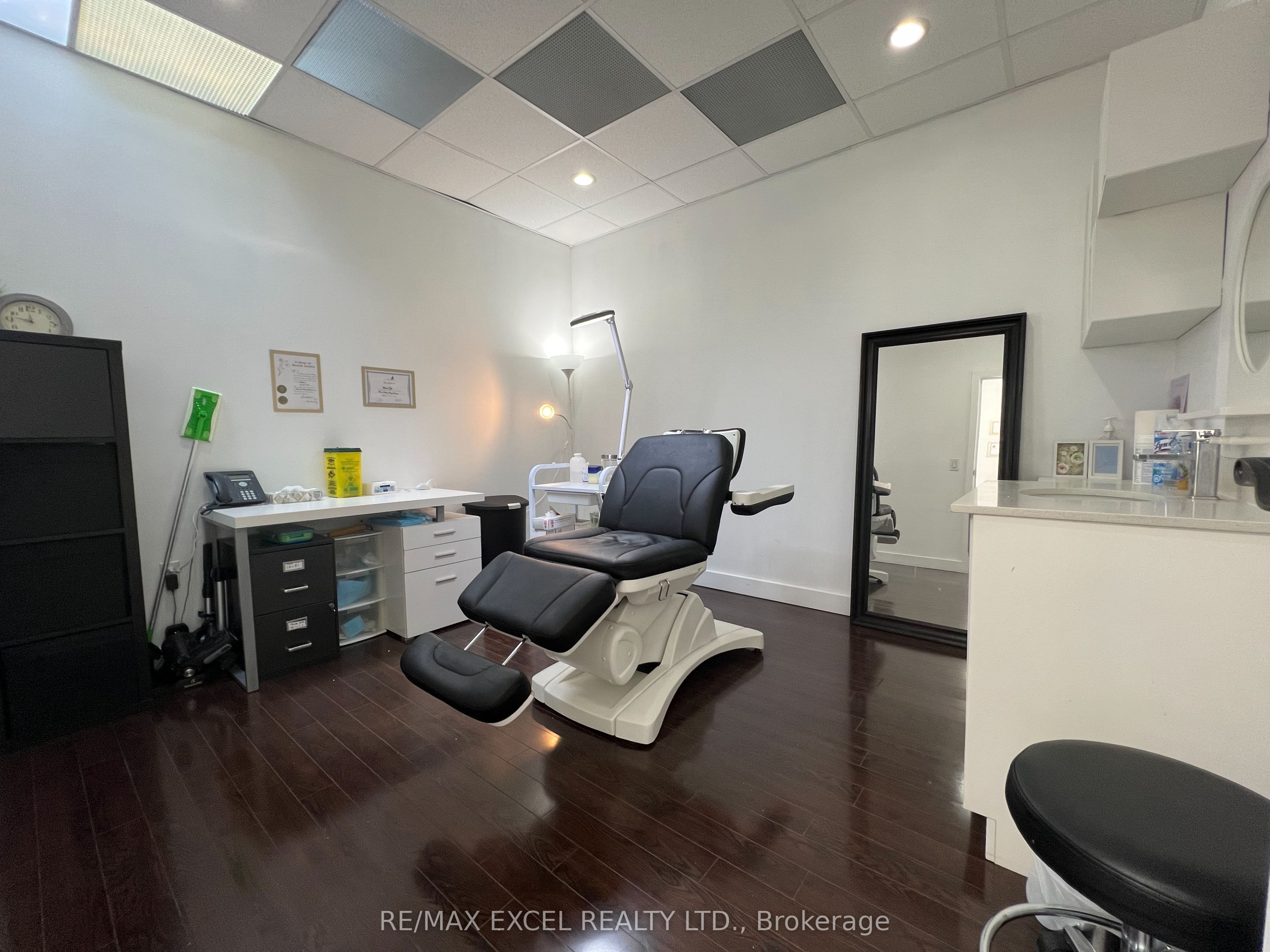 #200 - 491 Church Street Property Photo 5