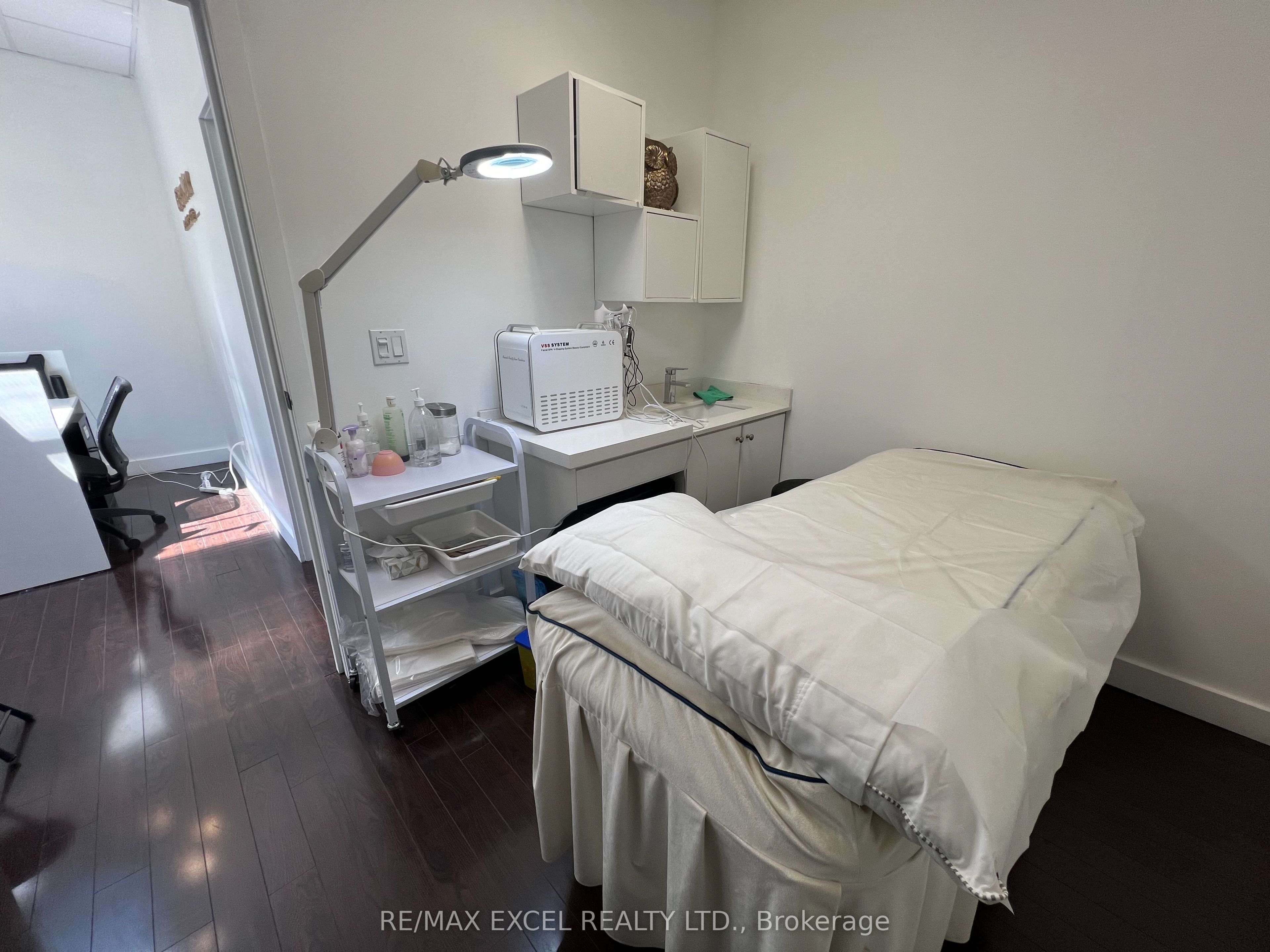 #200 - 491 Church Street Property Photo 6
