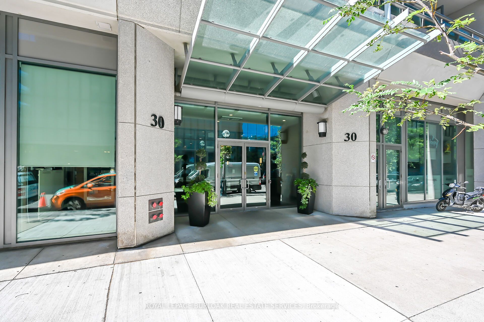 #709 - 30 Grand Trunk Crescent Property Photo 2