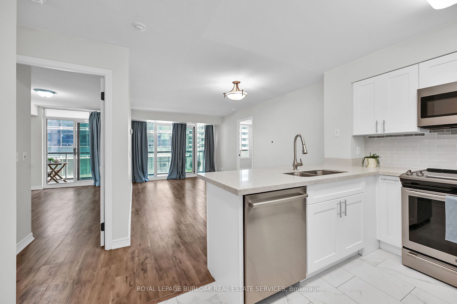 #709 - 30 Grand Trunk Crescent Property Photo 9