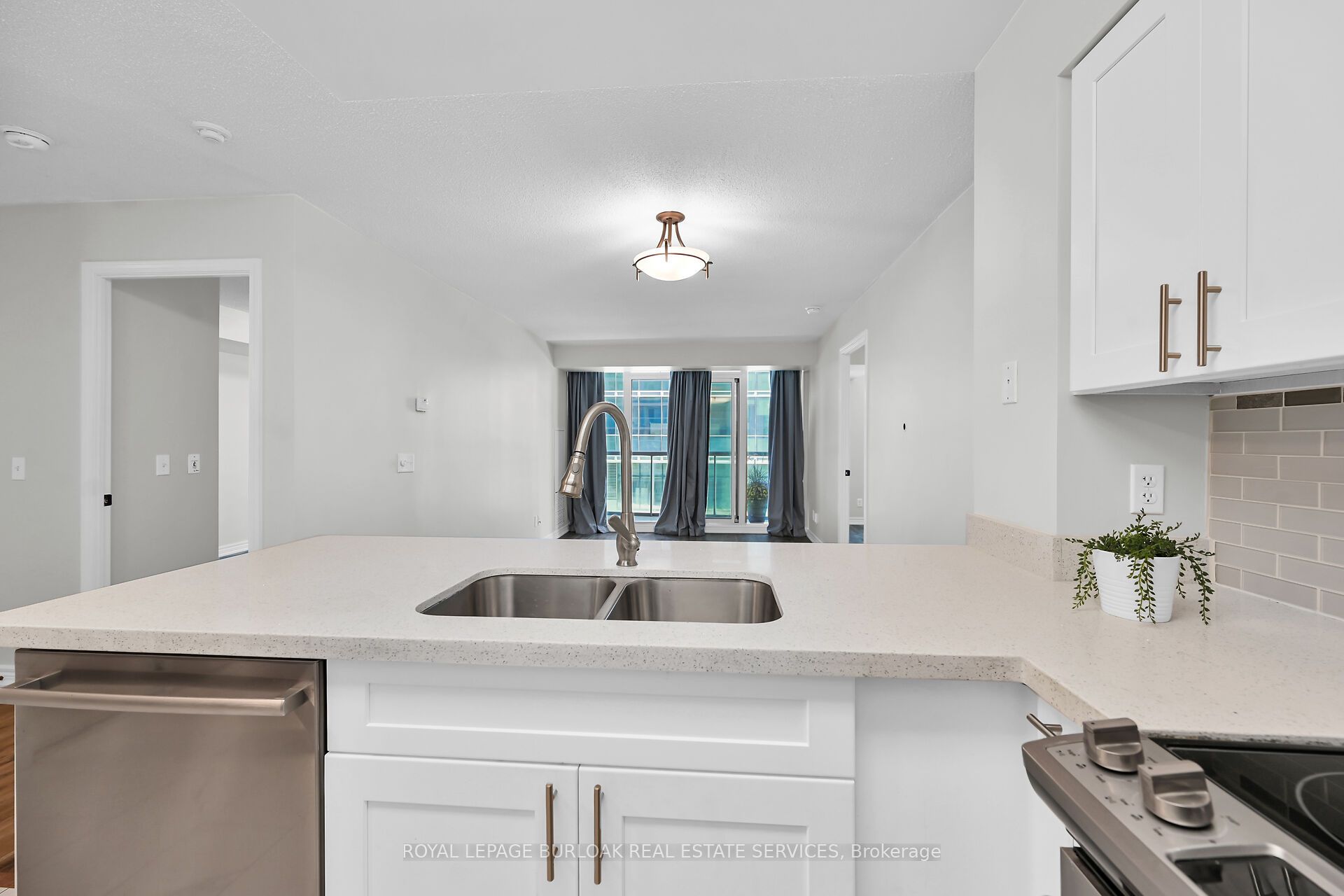 #709 - 30 Grand Trunk Crescent Property Photo 11