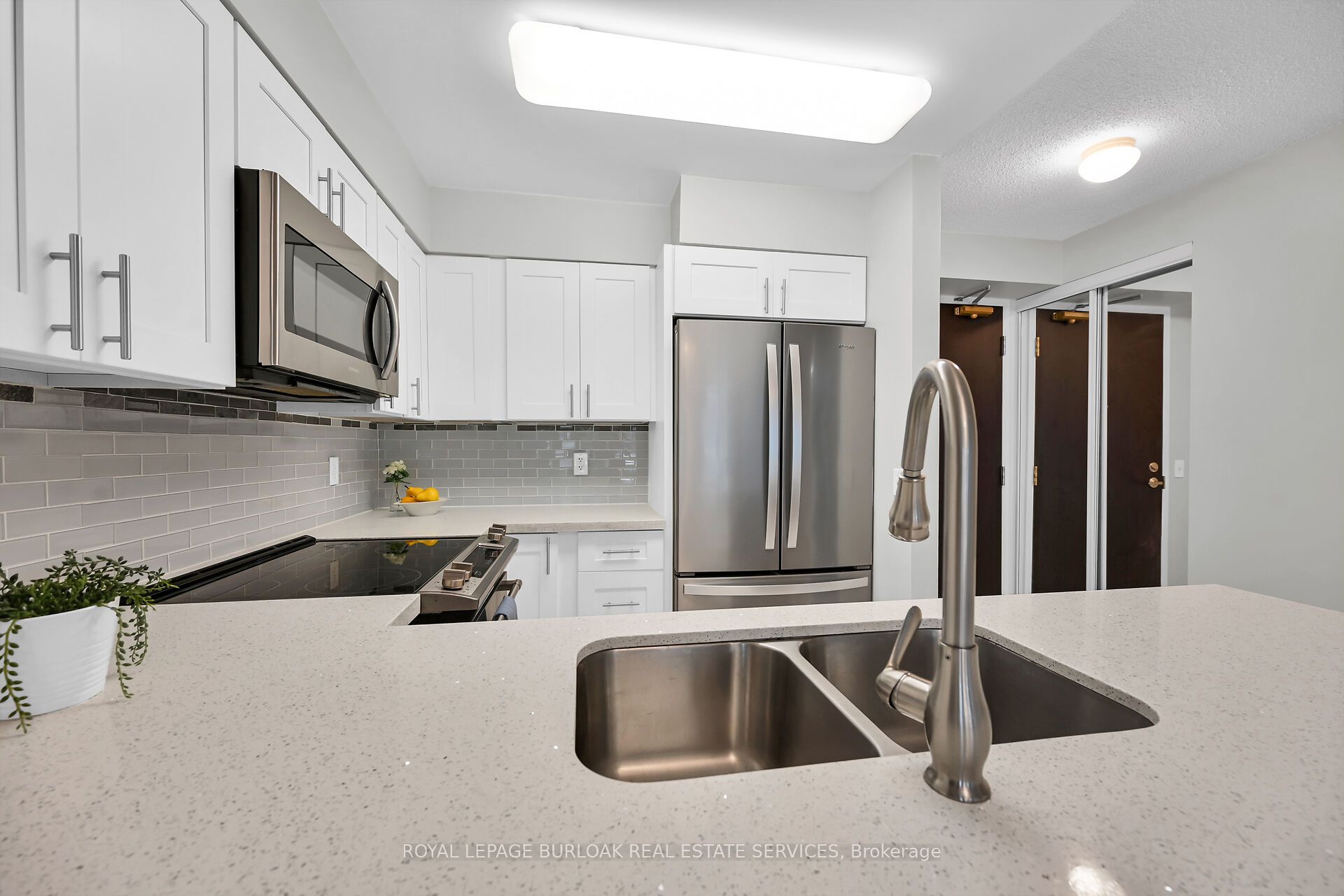 #709 - 30 Grand Trunk Crescent Property Photo 12