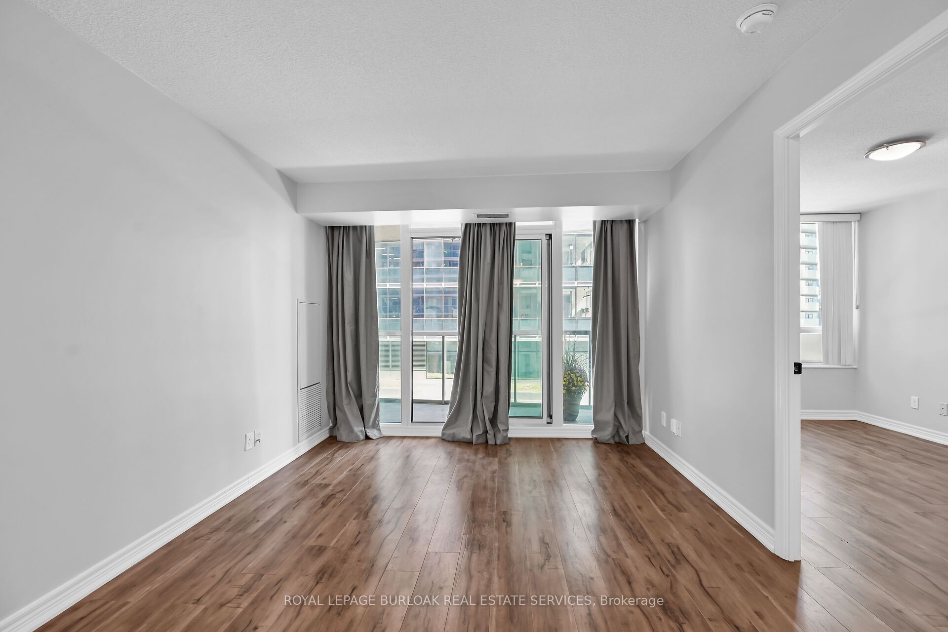 #709 - 30 Grand Trunk Crescent Property Photo 16