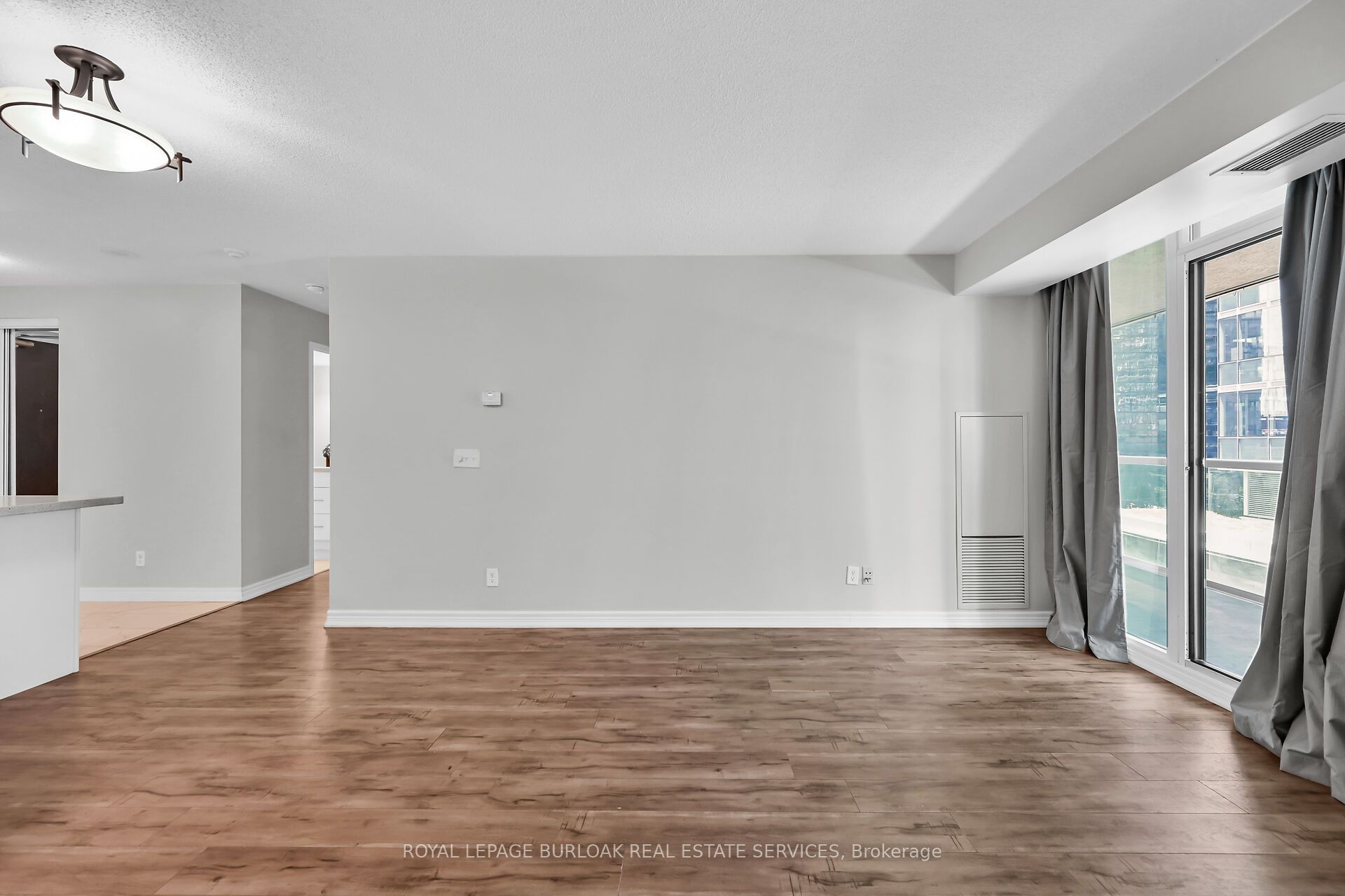 #709 - 30 Grand Trunk Crescent Property Photo 17