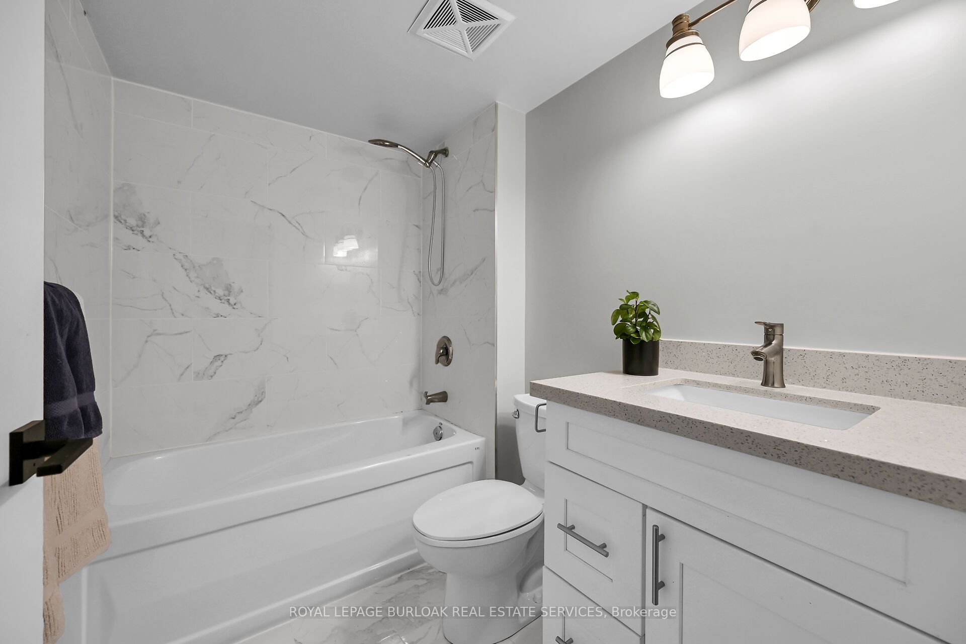 #709 - 30 Grand Trunk Crescent Property Photo 22