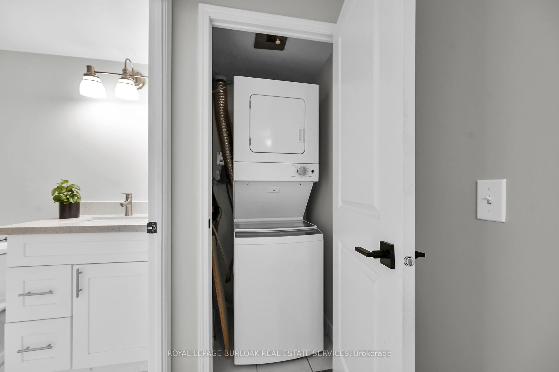 #709 - 30 Grand Trunk Crescent Property Photo 24