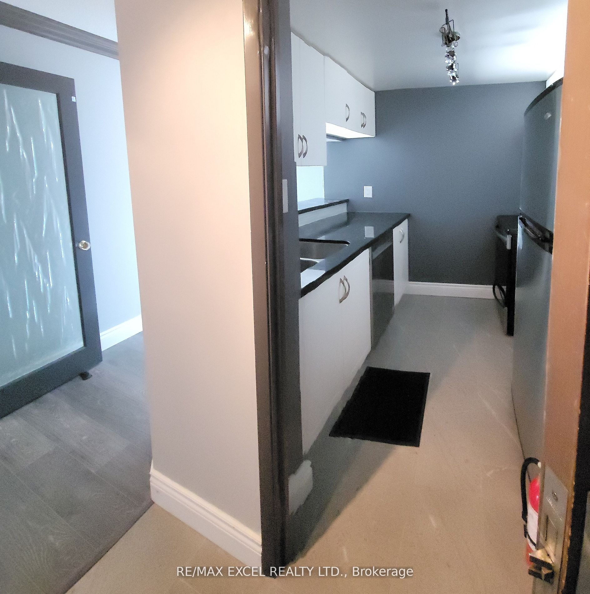 #ph03 - 717 Bay Street Property Photo 2