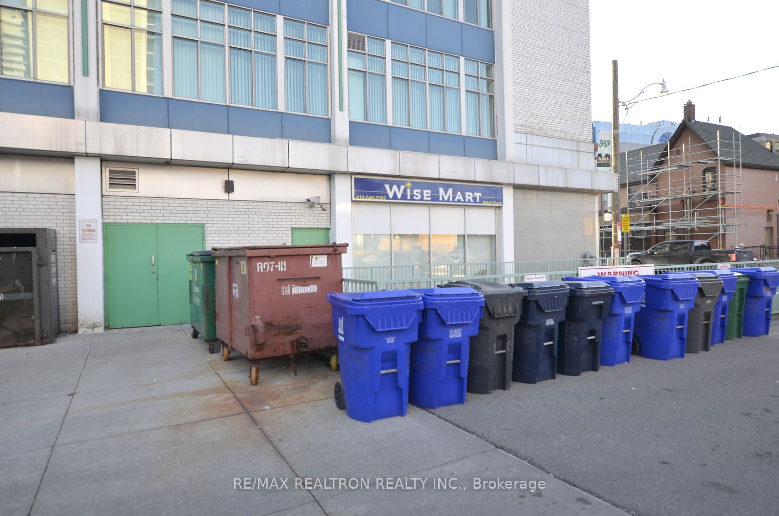 #4-5 - 1901 Yonge Street Property Photo 2