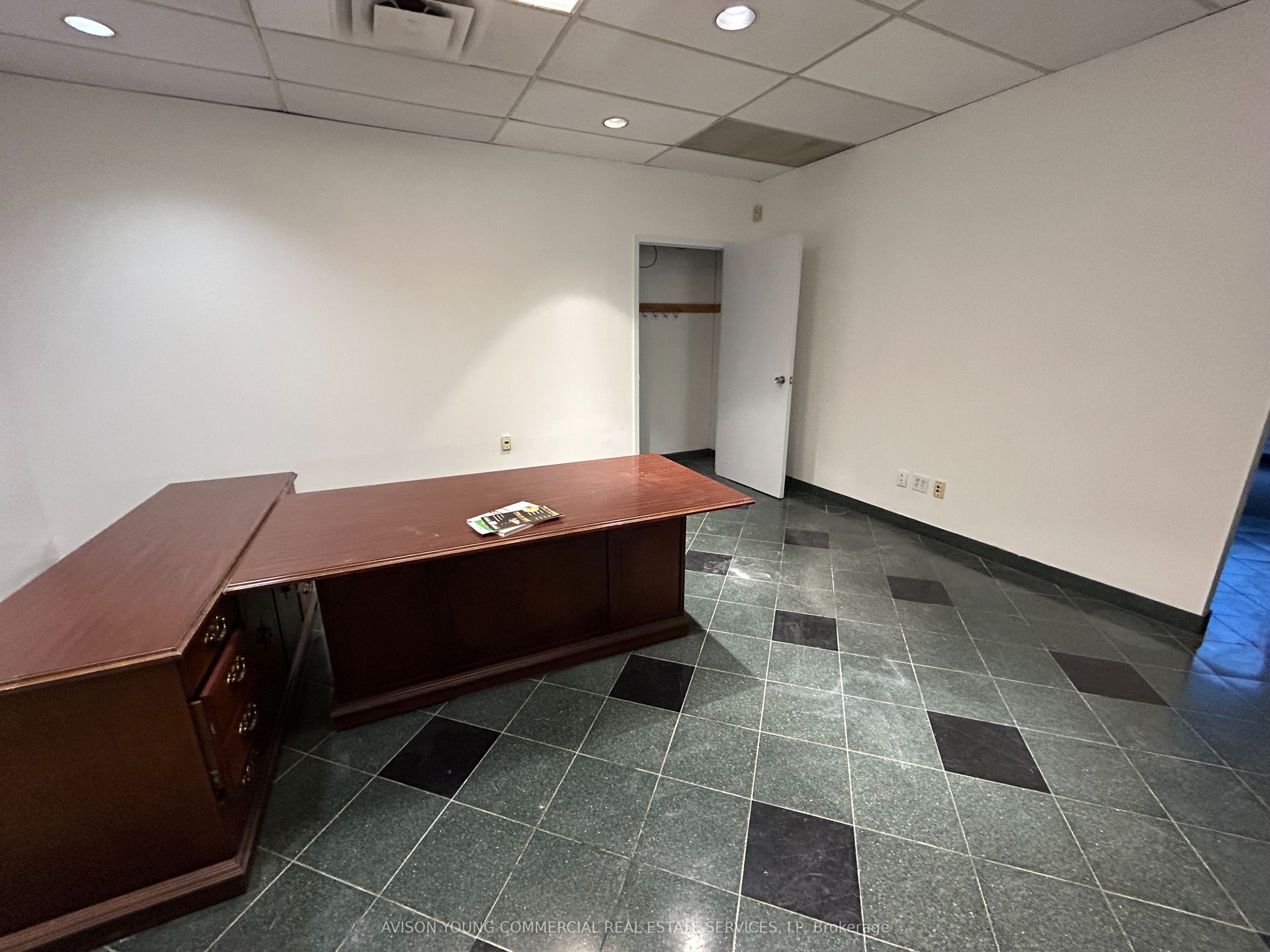 #605 - 55 Eglinton Avenue Property Photo 2