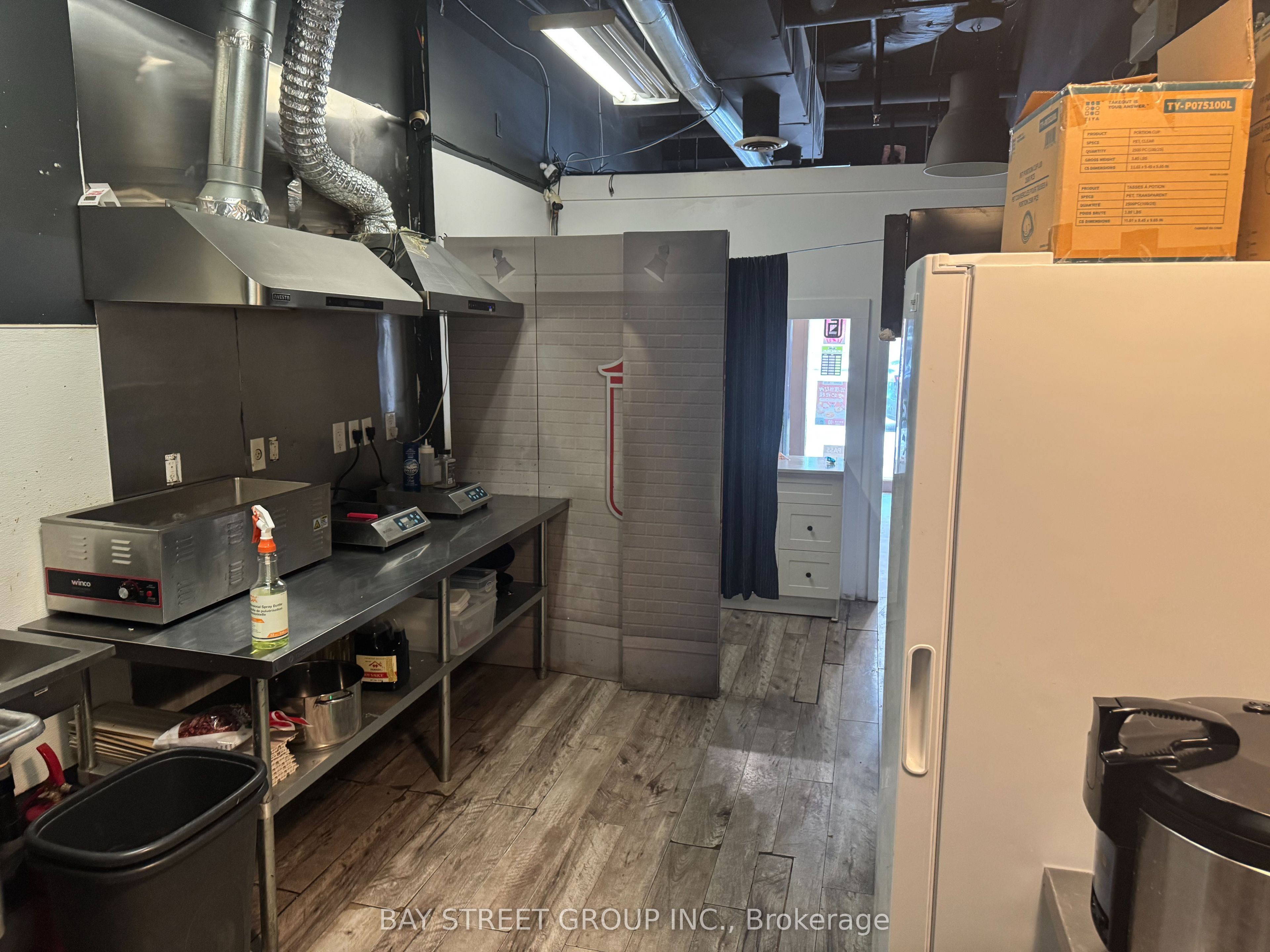 ##12 - 5418 Yonge Street Property Photo 6