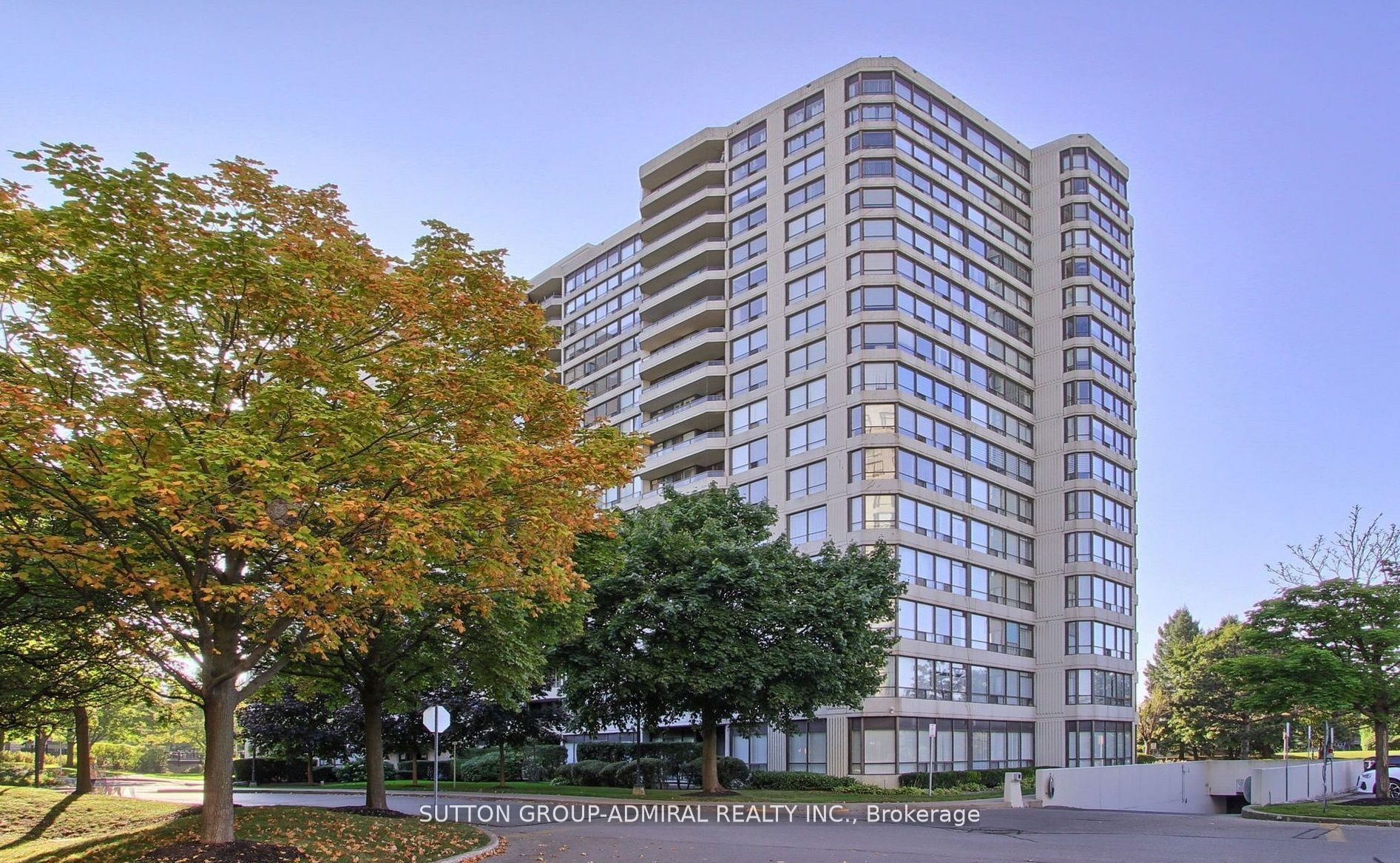 #909 - 1121 Steeles Avenue Property Photo 2