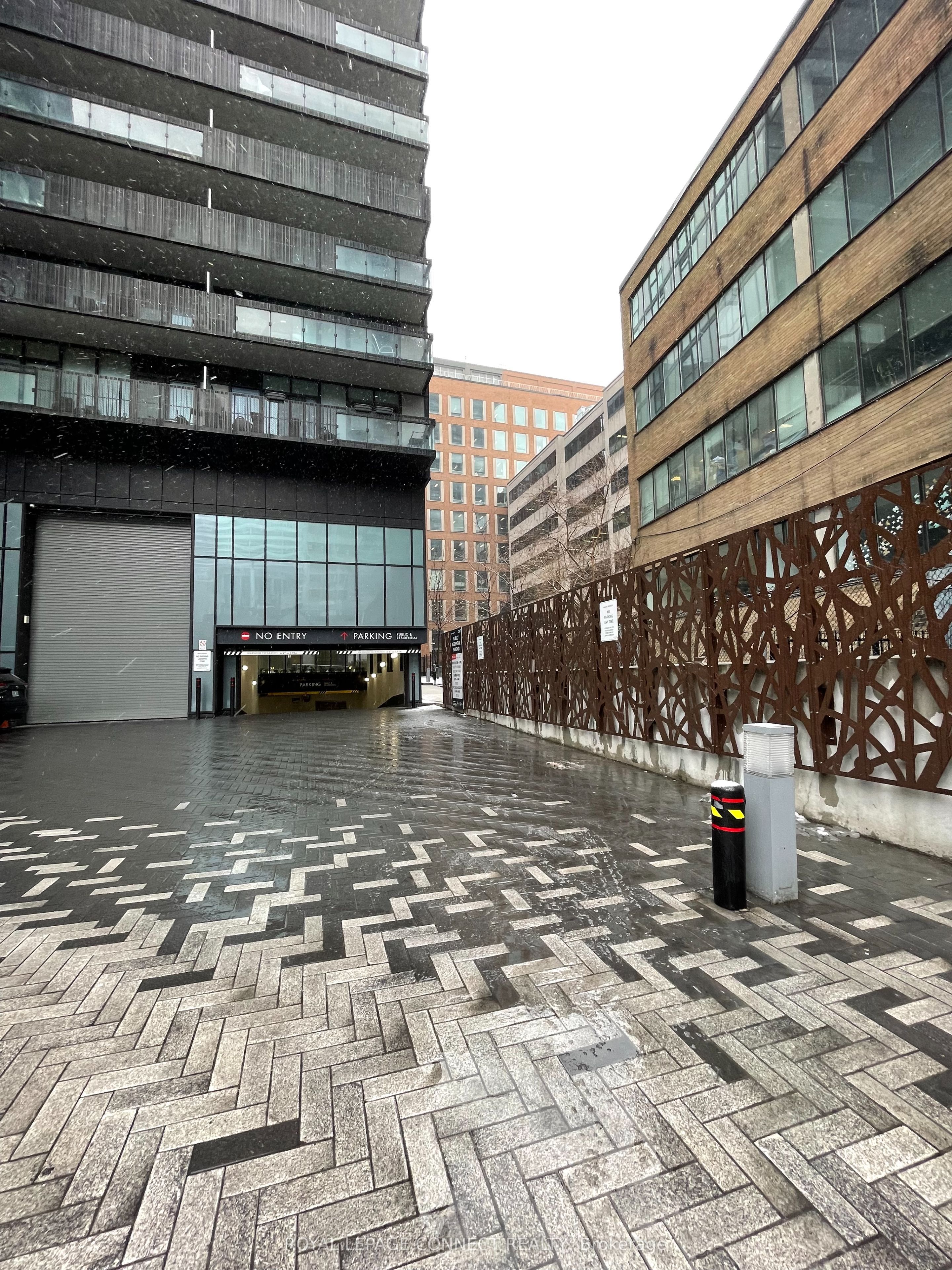 #4708 - 8 Eglinton Avenue Property Photo 2