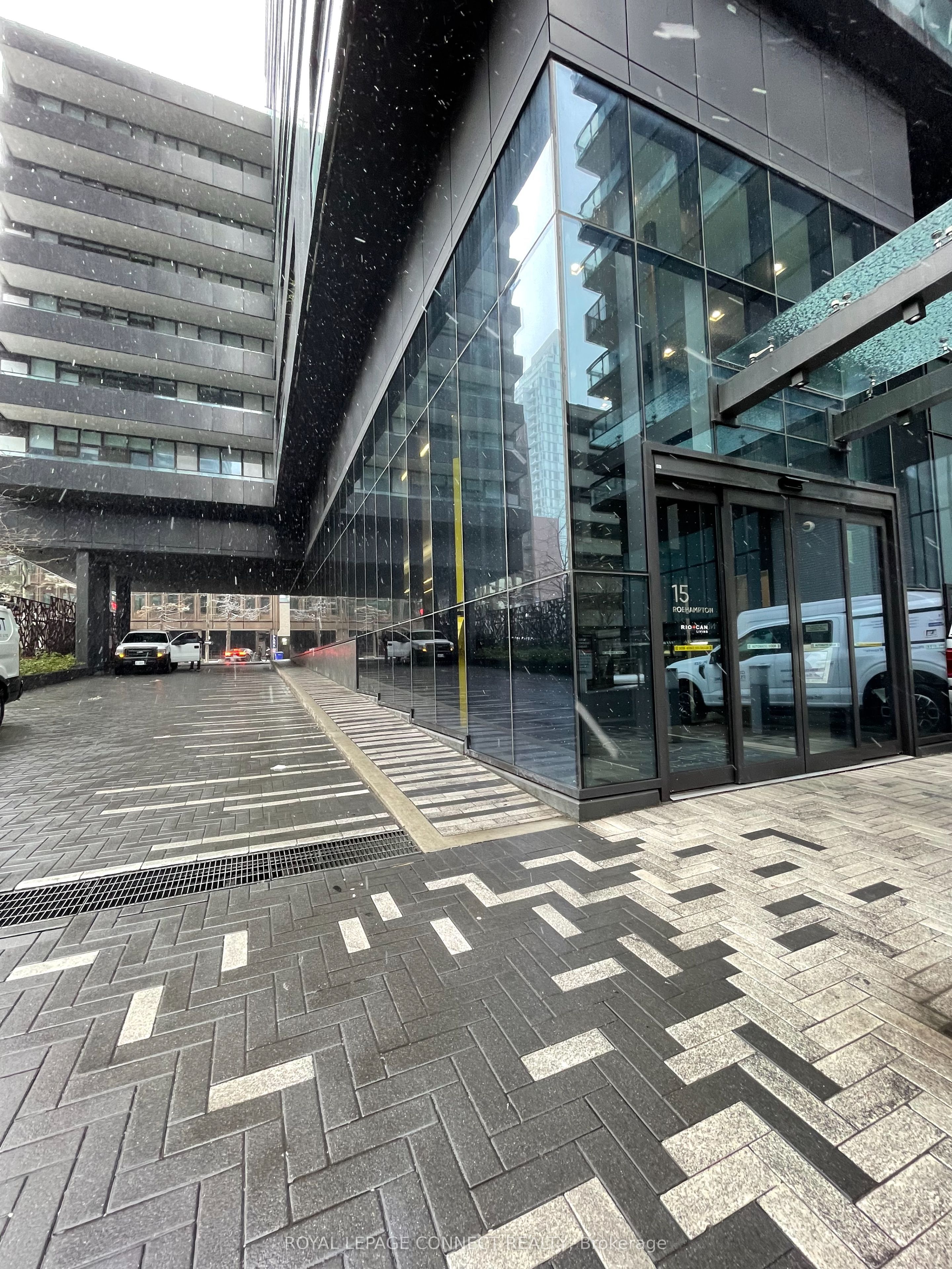 #4708 - 8 Eglinton Avenue Property Photo 3