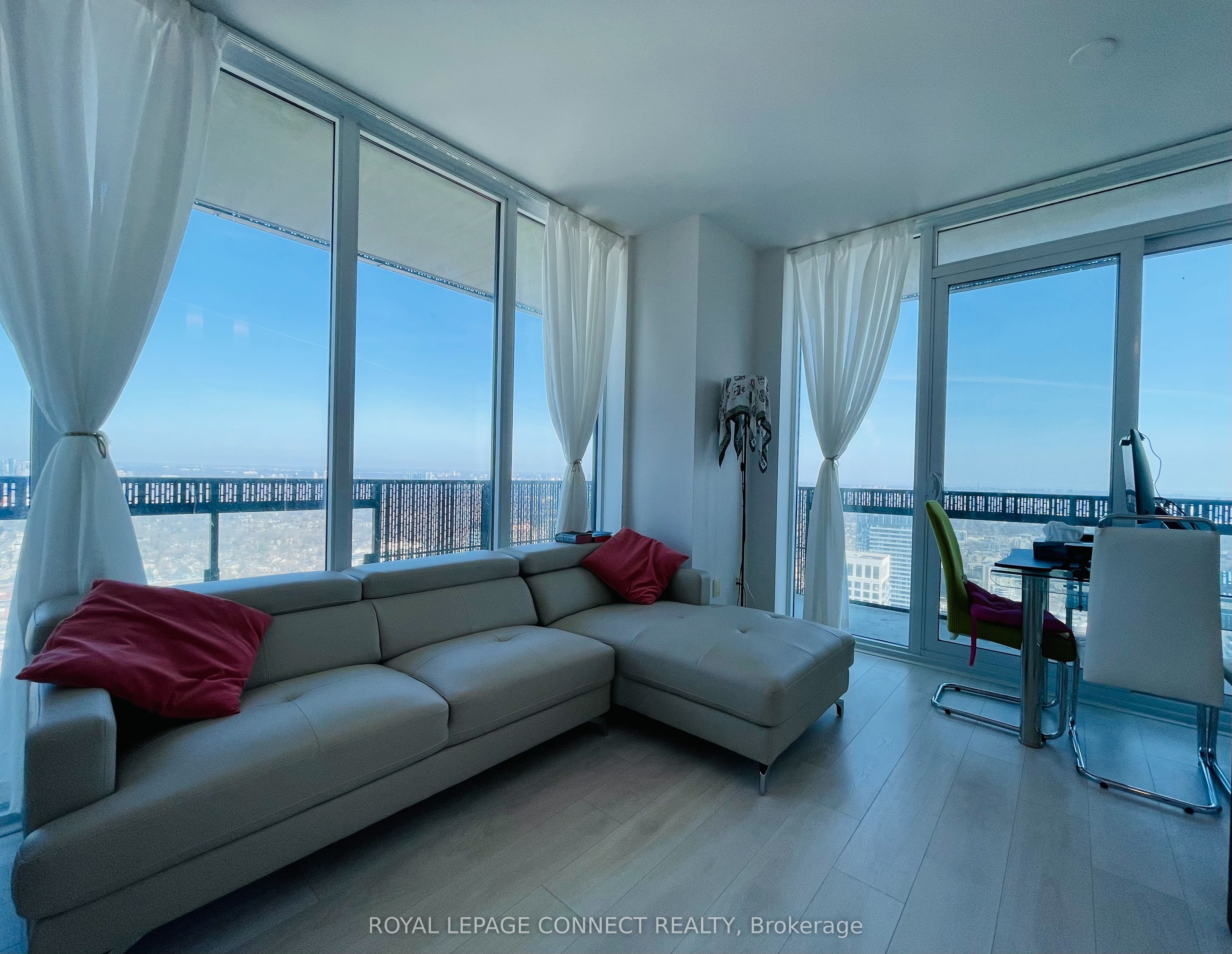 #4708 - 8 Eglinton Avenue Property Photo 16