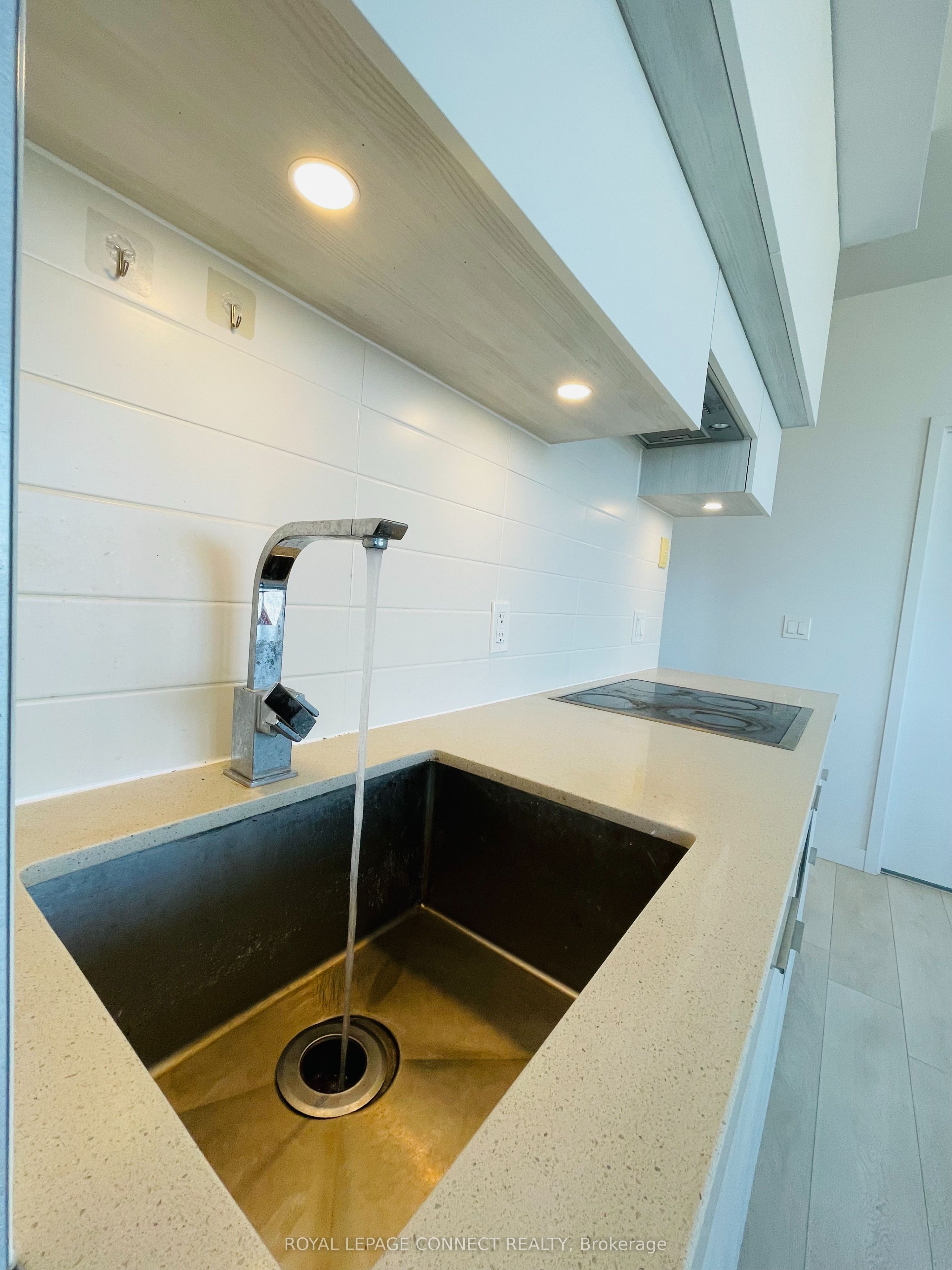 #4708 - 8 Eglinton Avenue Property Photo 20