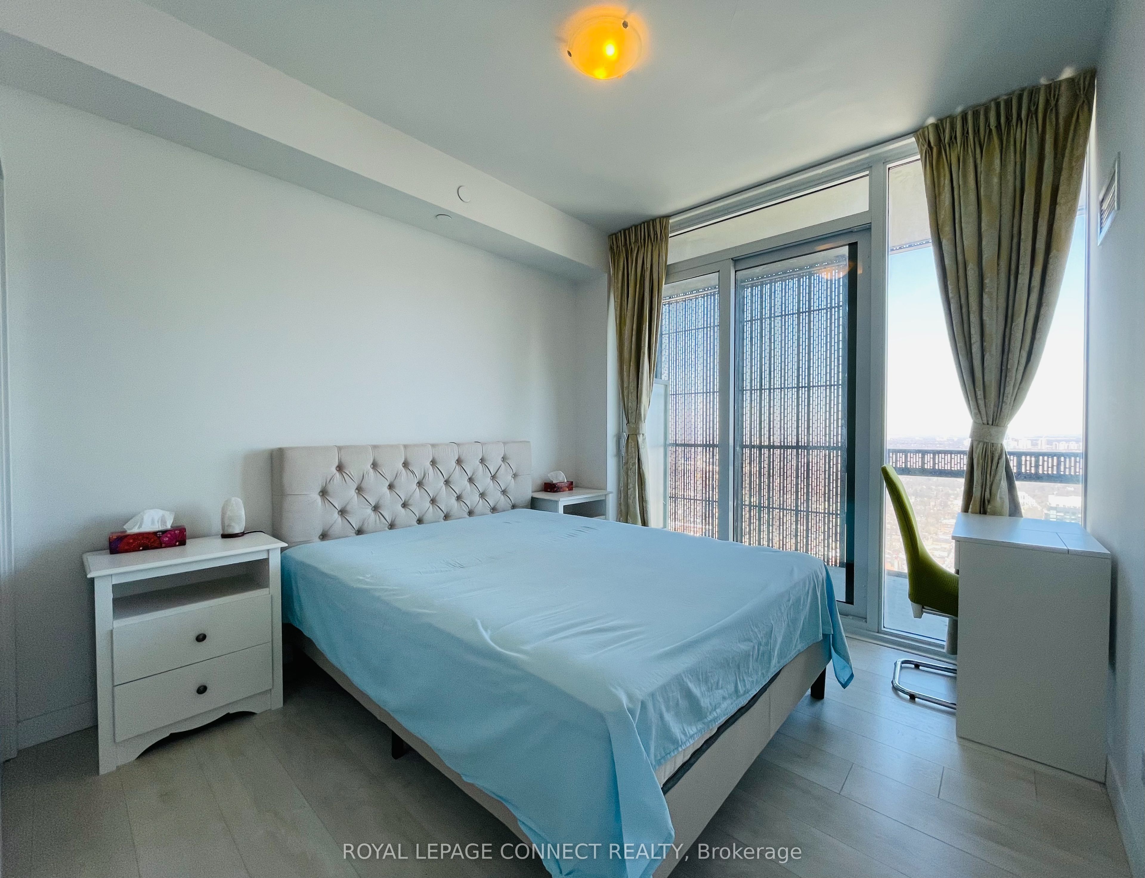 #4708 - 8 Eglinton Avenue Property Photo 22