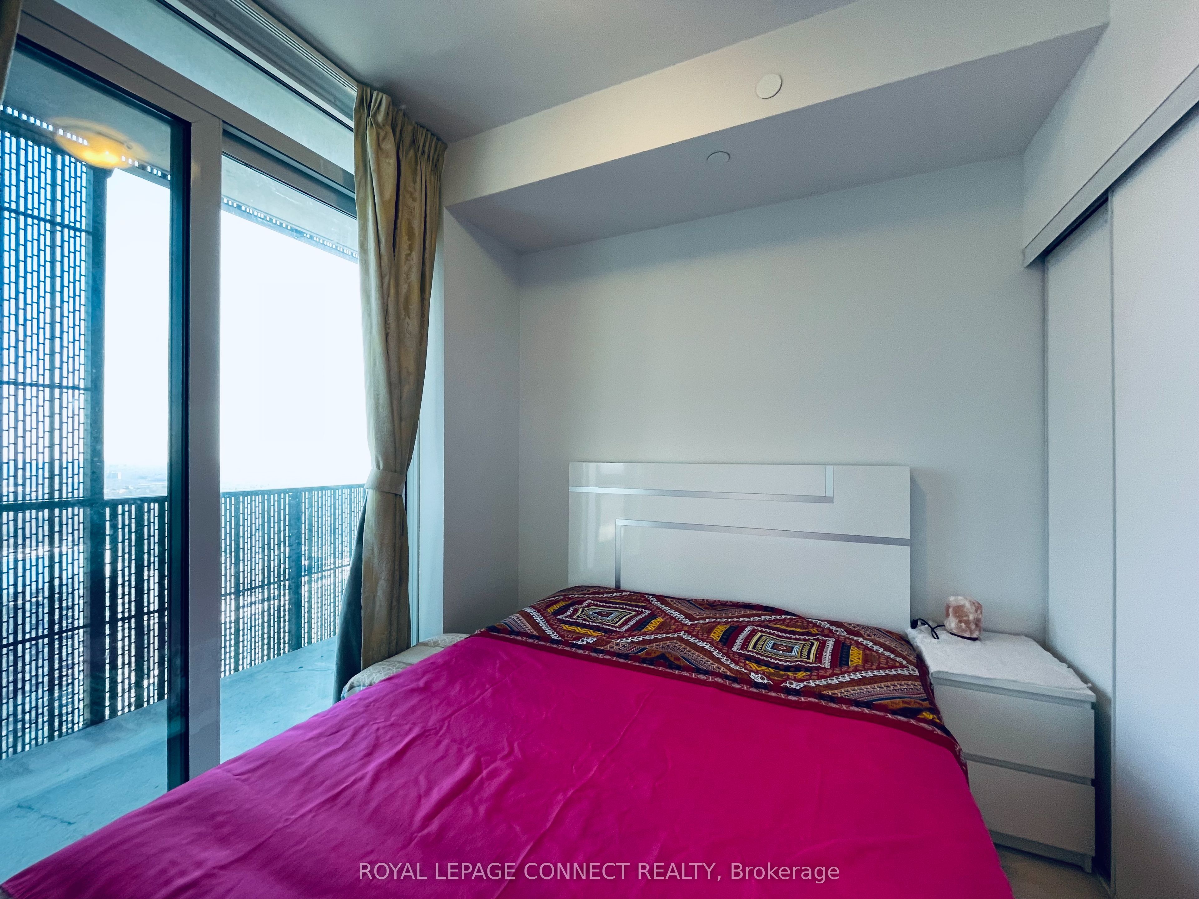 #4708 - 8 Eglinton Avenue Property Photo 24