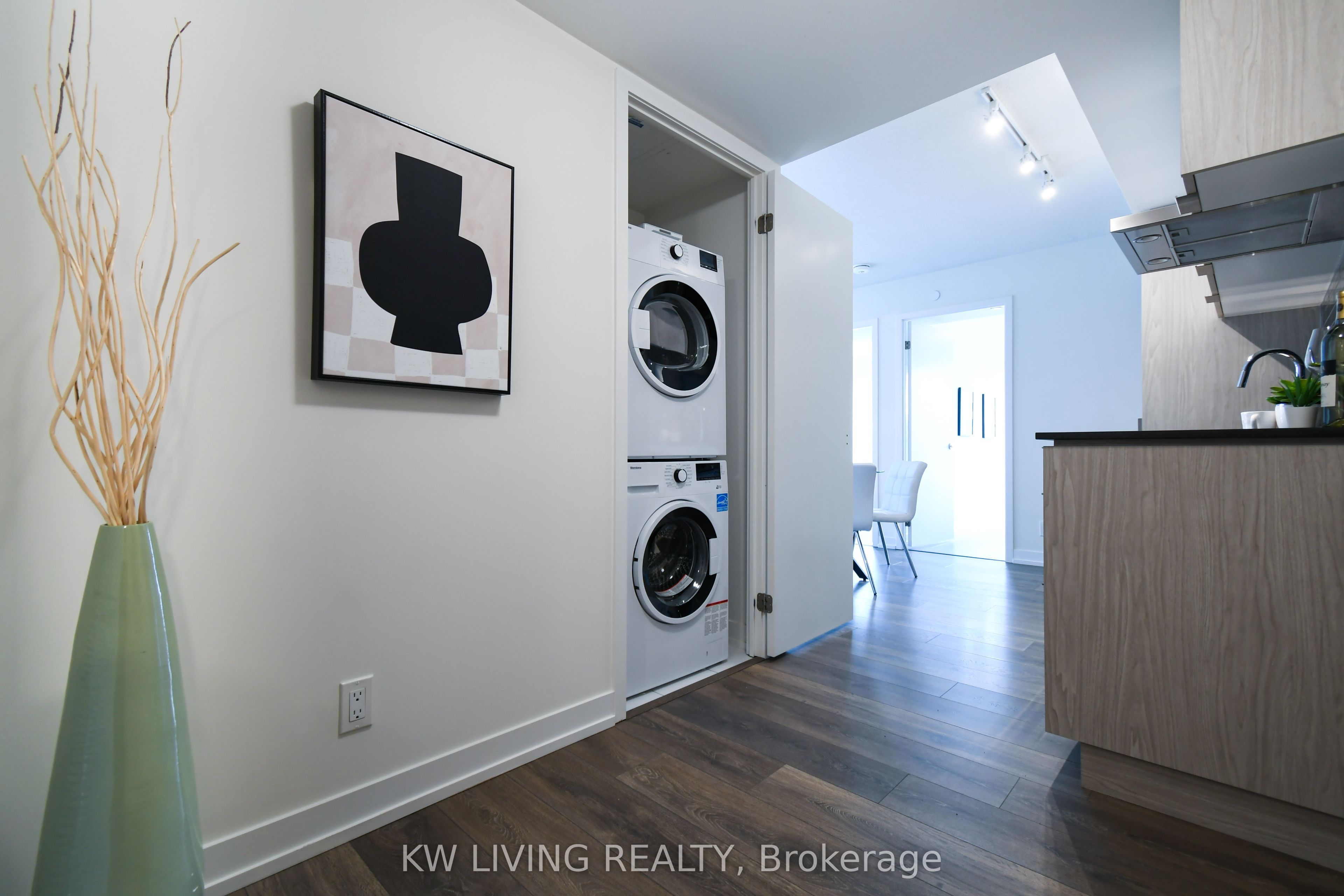 #2506 - 60 Shuter Street Property Photo 4
