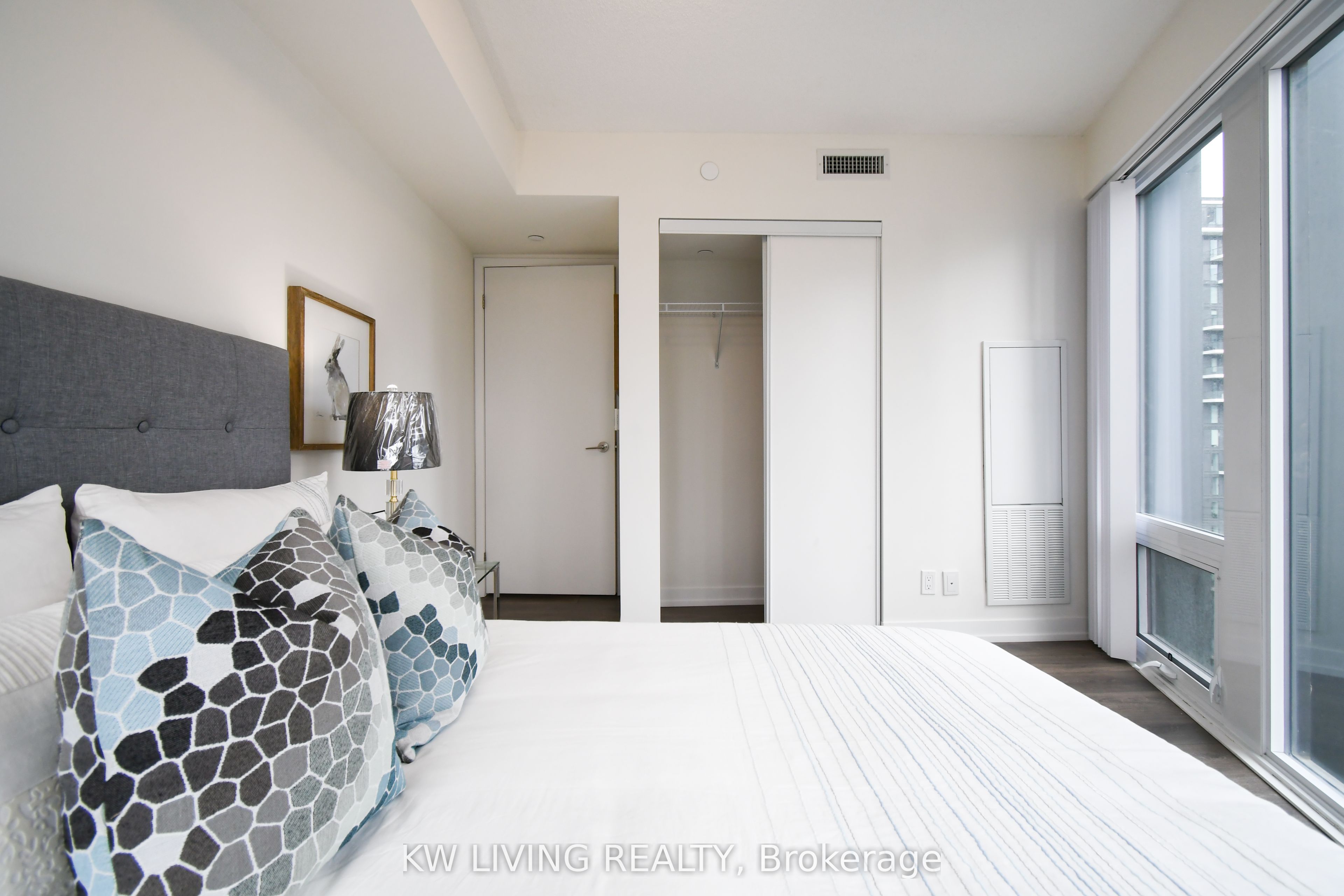 #2506 - 60 Shuter Street Property Photo 14