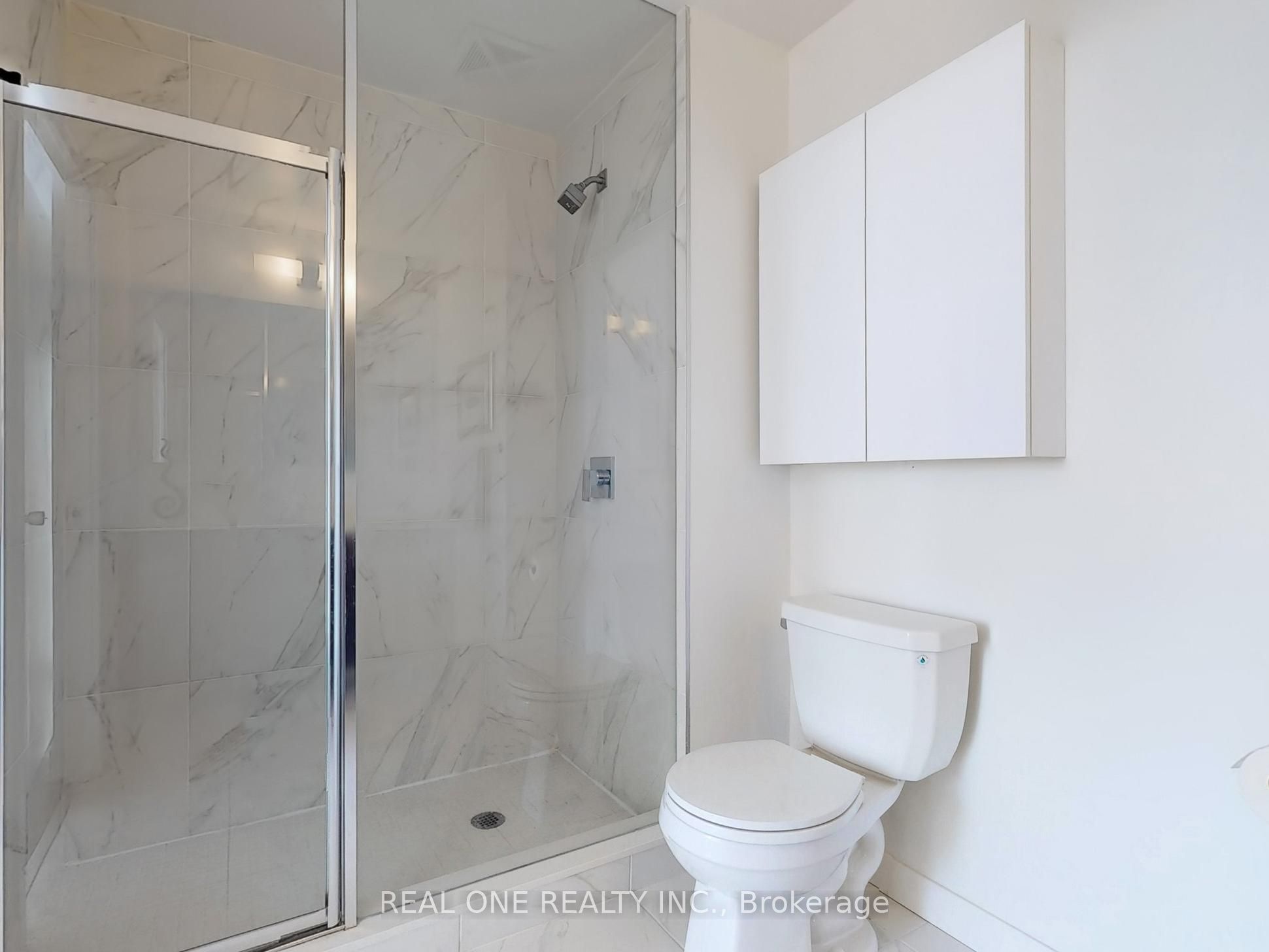#839 - 31 Tippett Road Property Photo 18