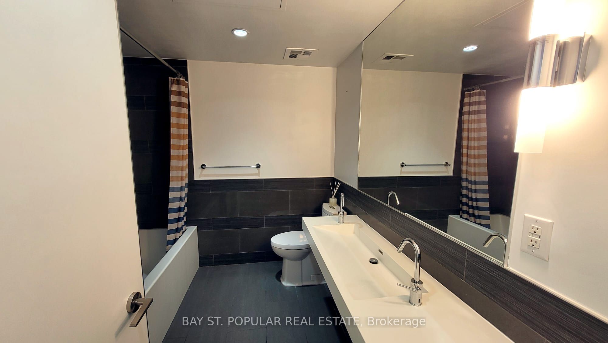 #1807 - 70 Distillery Lane Property Photo 12