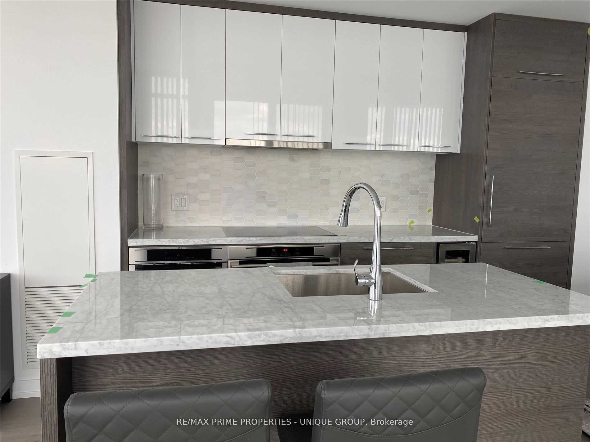 #5002 - 488 University Avenue Property Photo 9