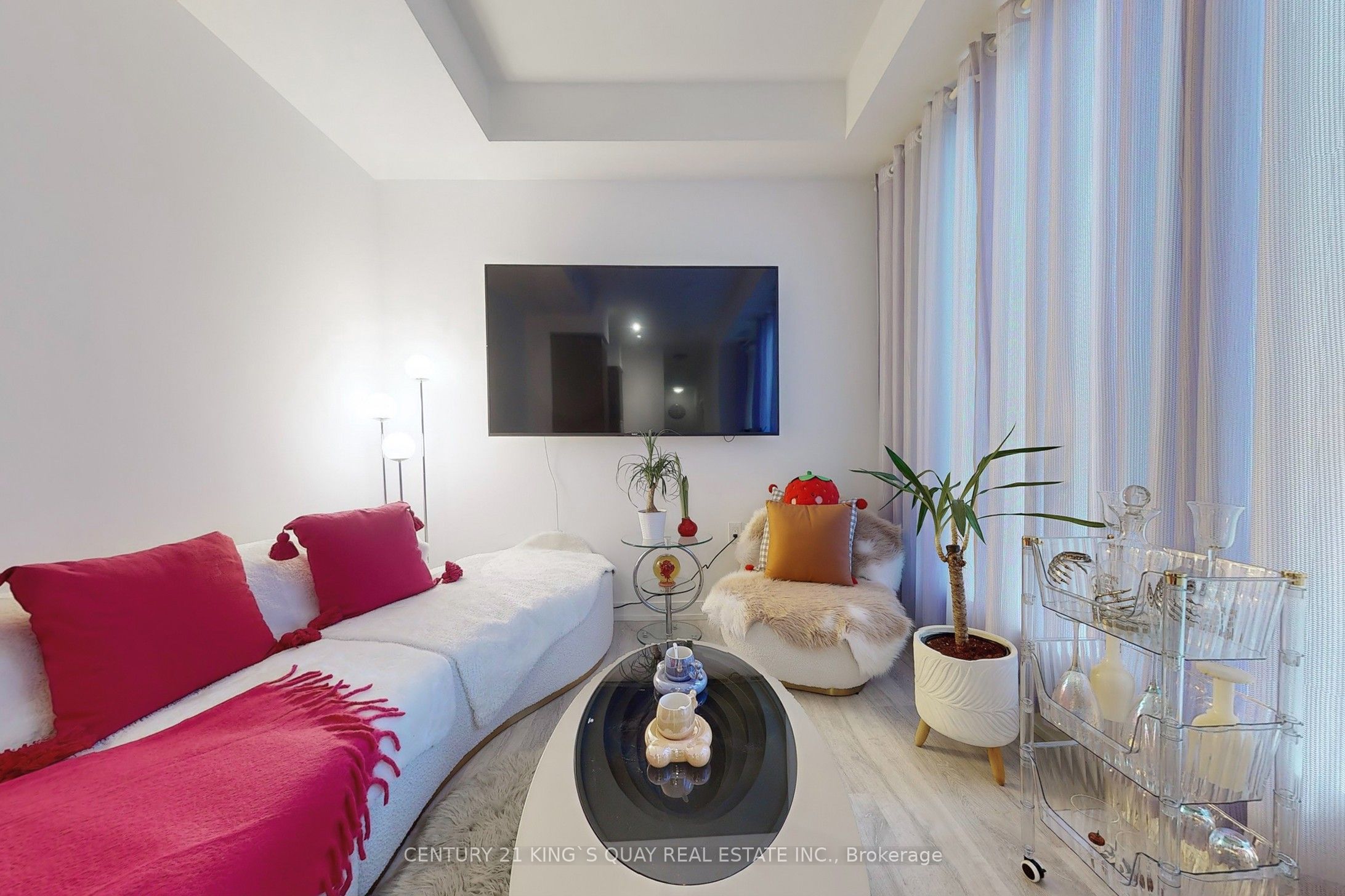 #330 - 7 Golden Lion Heights Property Photo 5
