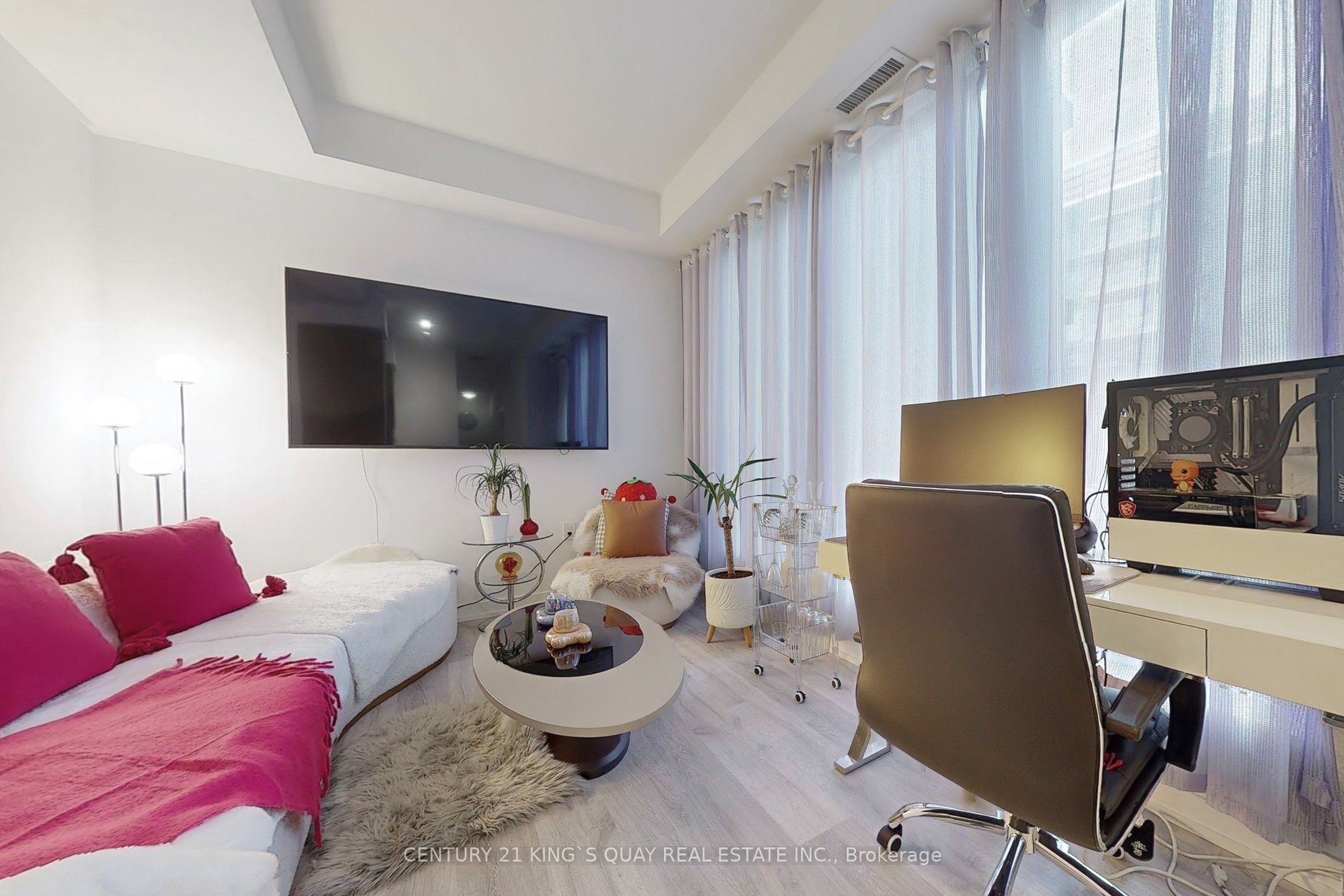 #330 - 7 Golden Lion Heights Property Photo 6