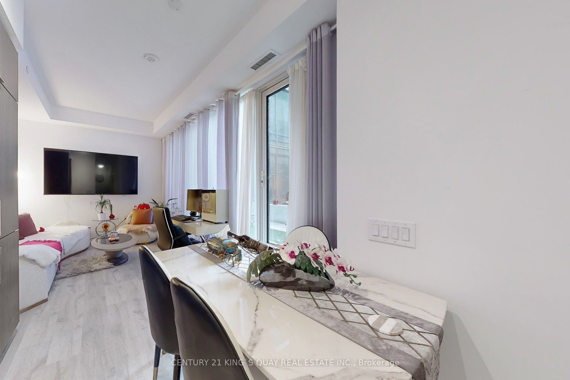#330 - 7 Golden Lion Heights Property Photo 12