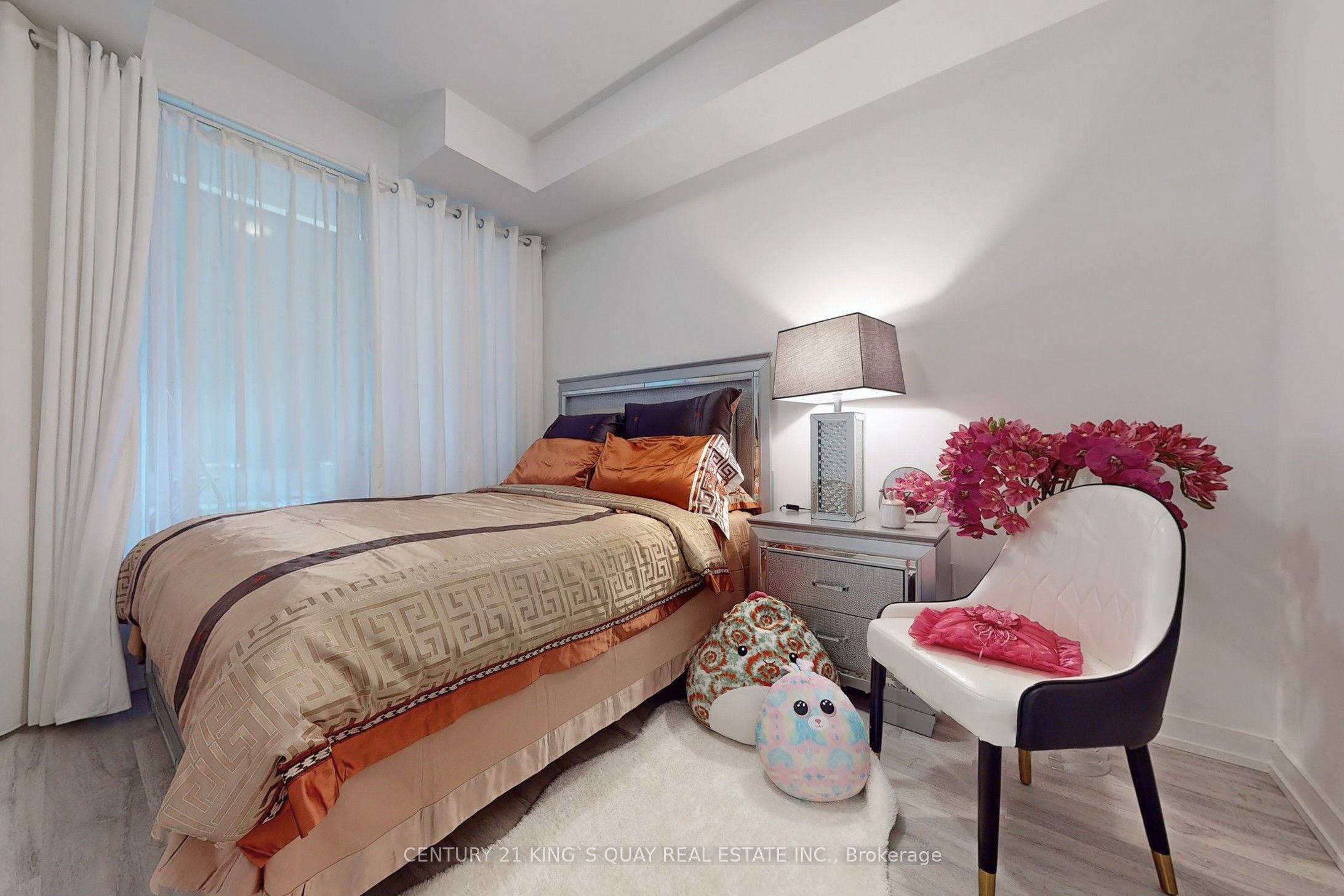 #330 - 7 Golden Lion Heights Property Photo 13