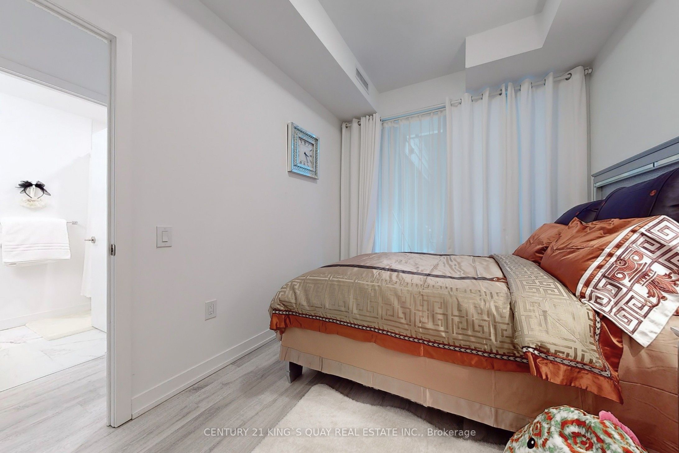 #330 - 7 Golden Lion Heights Property Photo 14