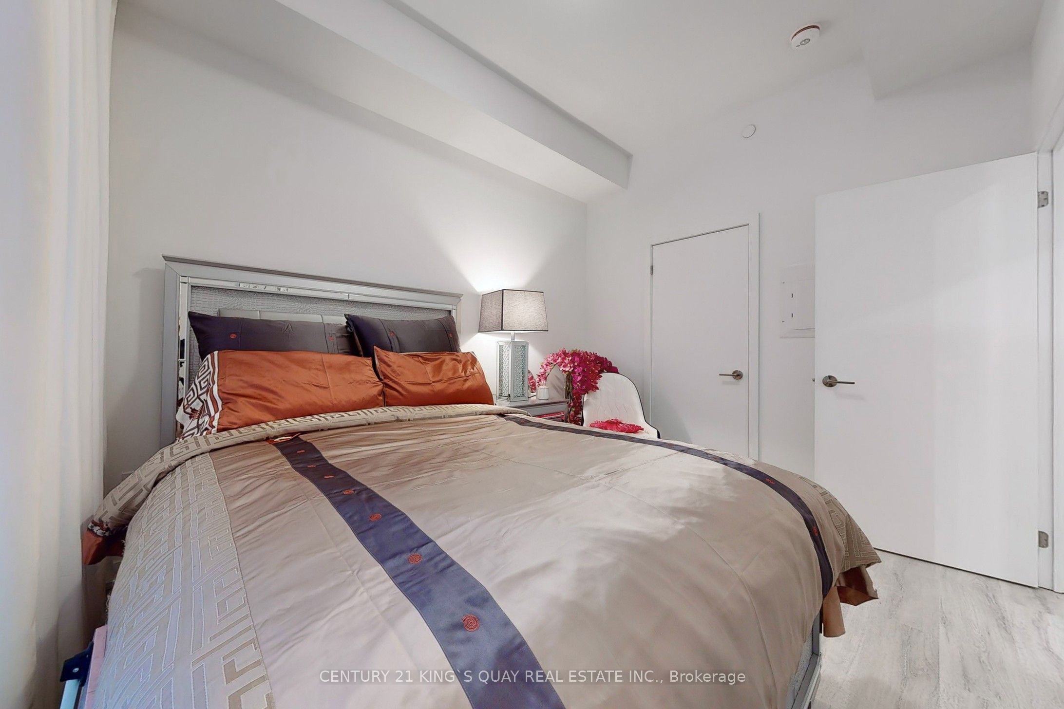 #330 - 7 Golden Lion Heights Property Photo 15