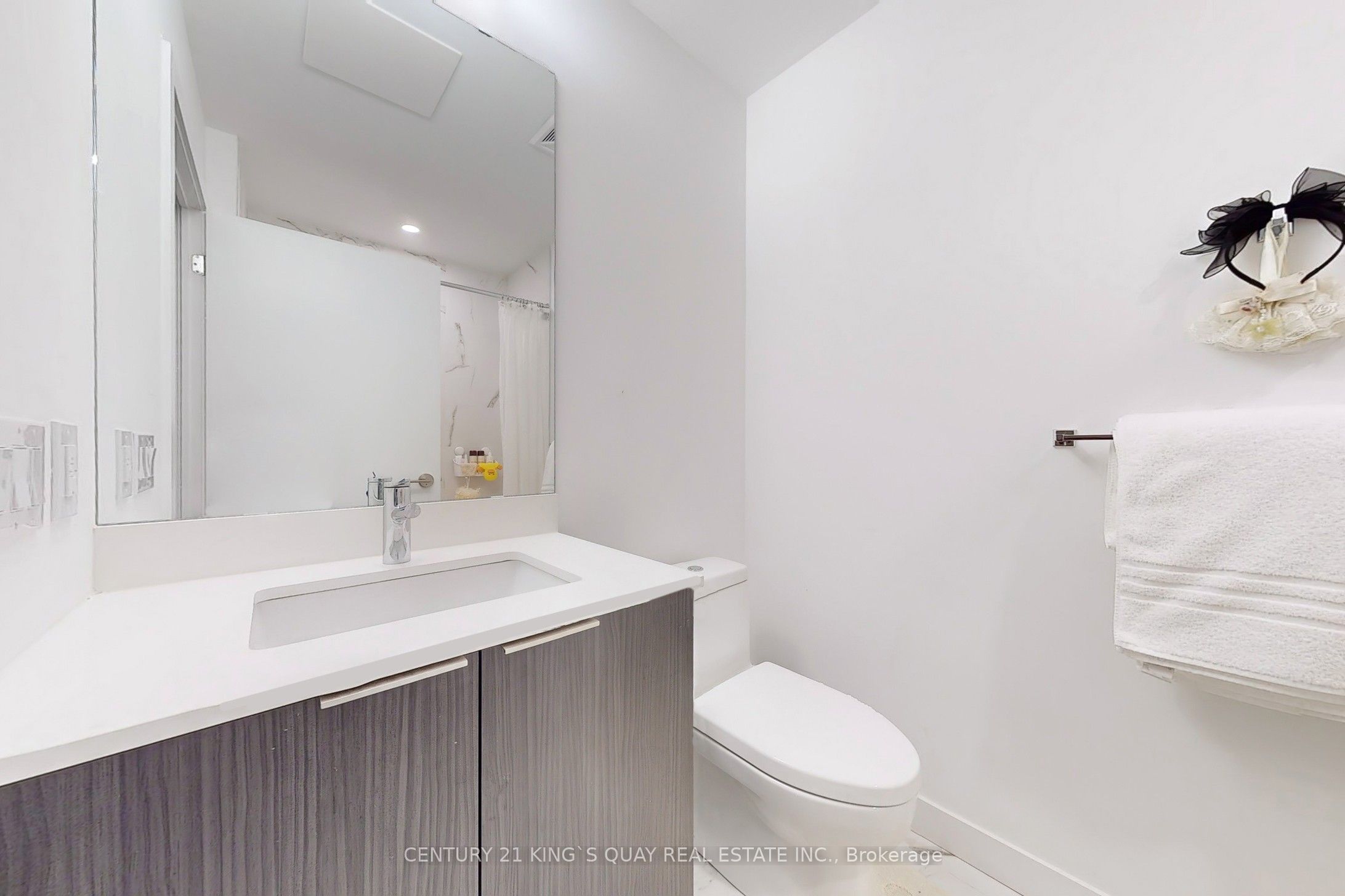 #330 - 7 Golden Lion Heights Property Photo 16