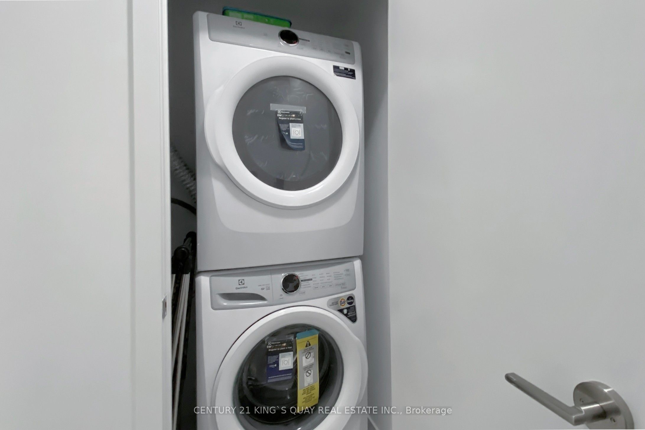 #330 - 7 Golden Lion Heights Property Photo 18