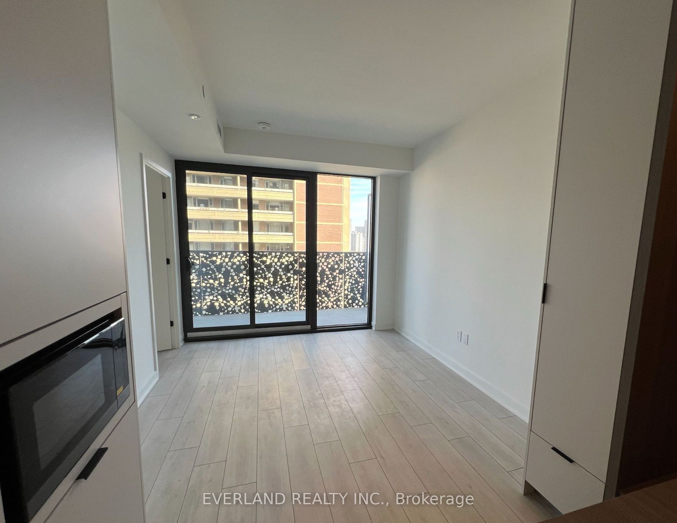 #2201 - 55 Charles Street Property Photo 5