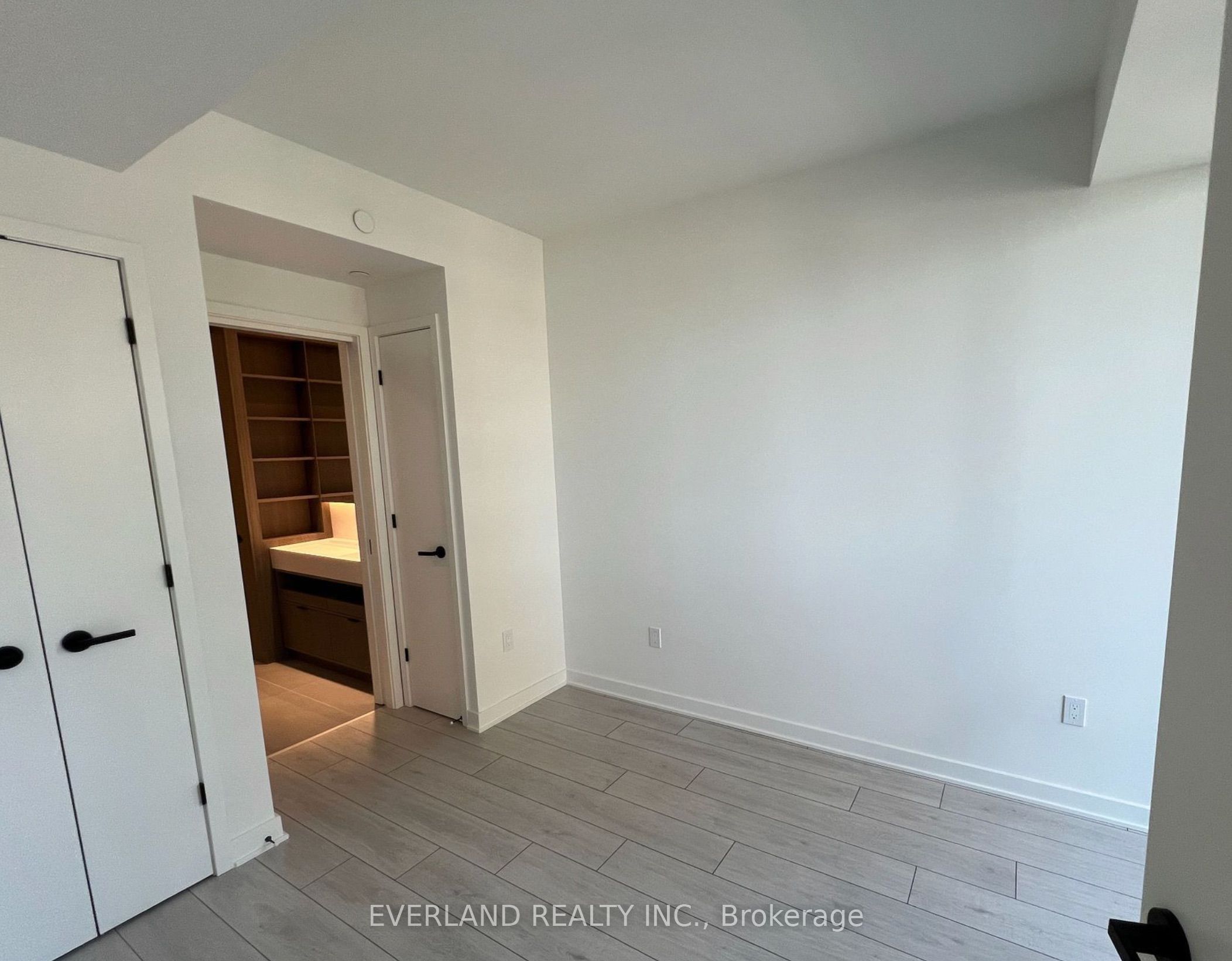 #2201 - 55 Charles Street Property Photo 6