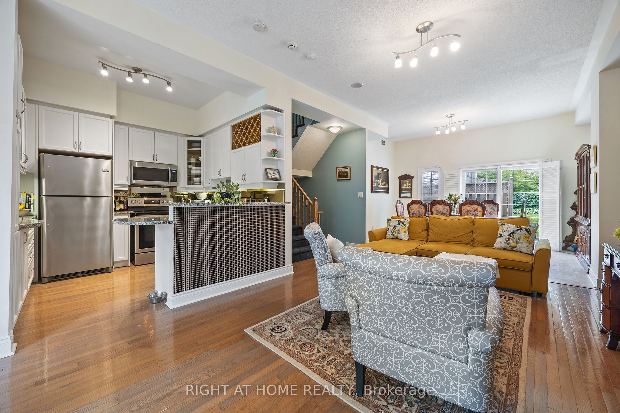 #th15 - 8 Rean Drive Property Photo 3
