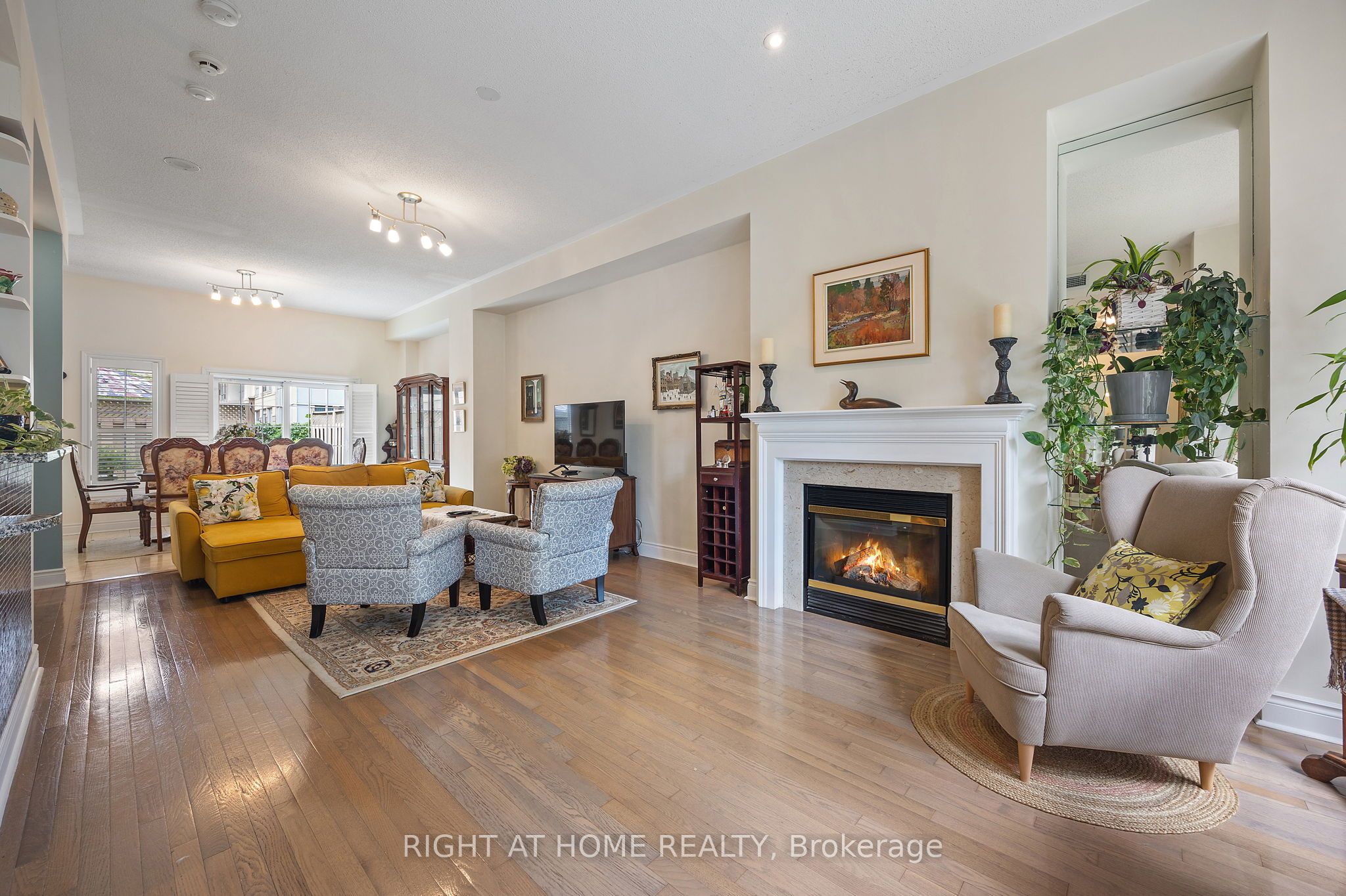 #th15 - 8 Rean Drive Property Photo 4