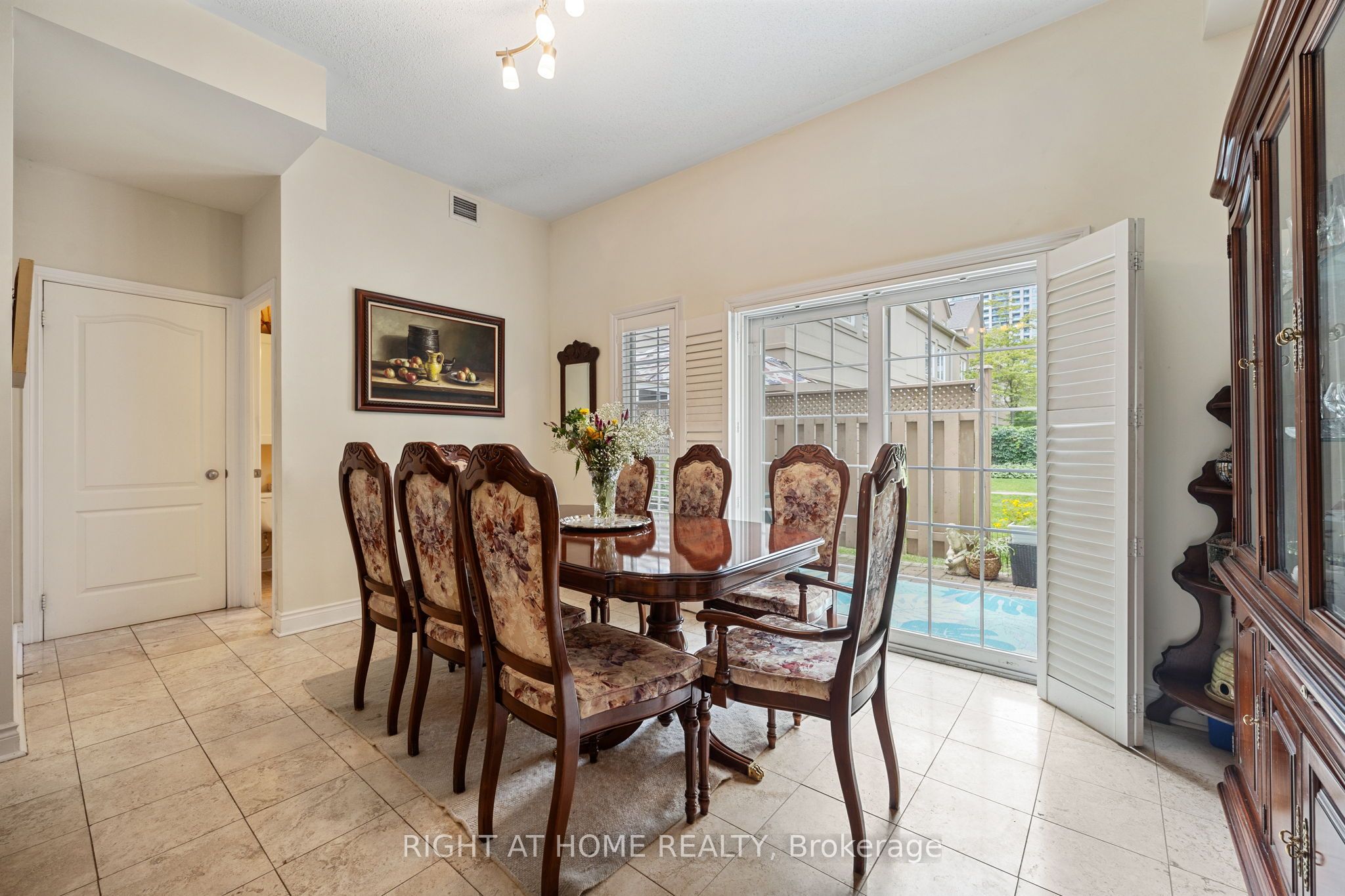 #th15 - 8 Rean Drive Property Photo 10