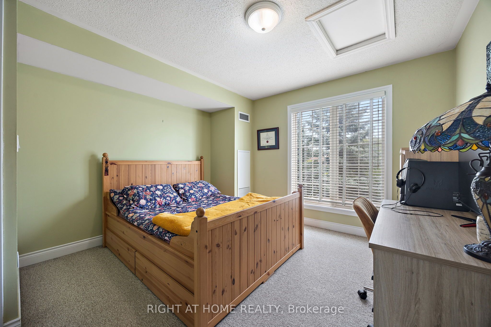 #th15 - 8 Rean Drive Property Photo 13