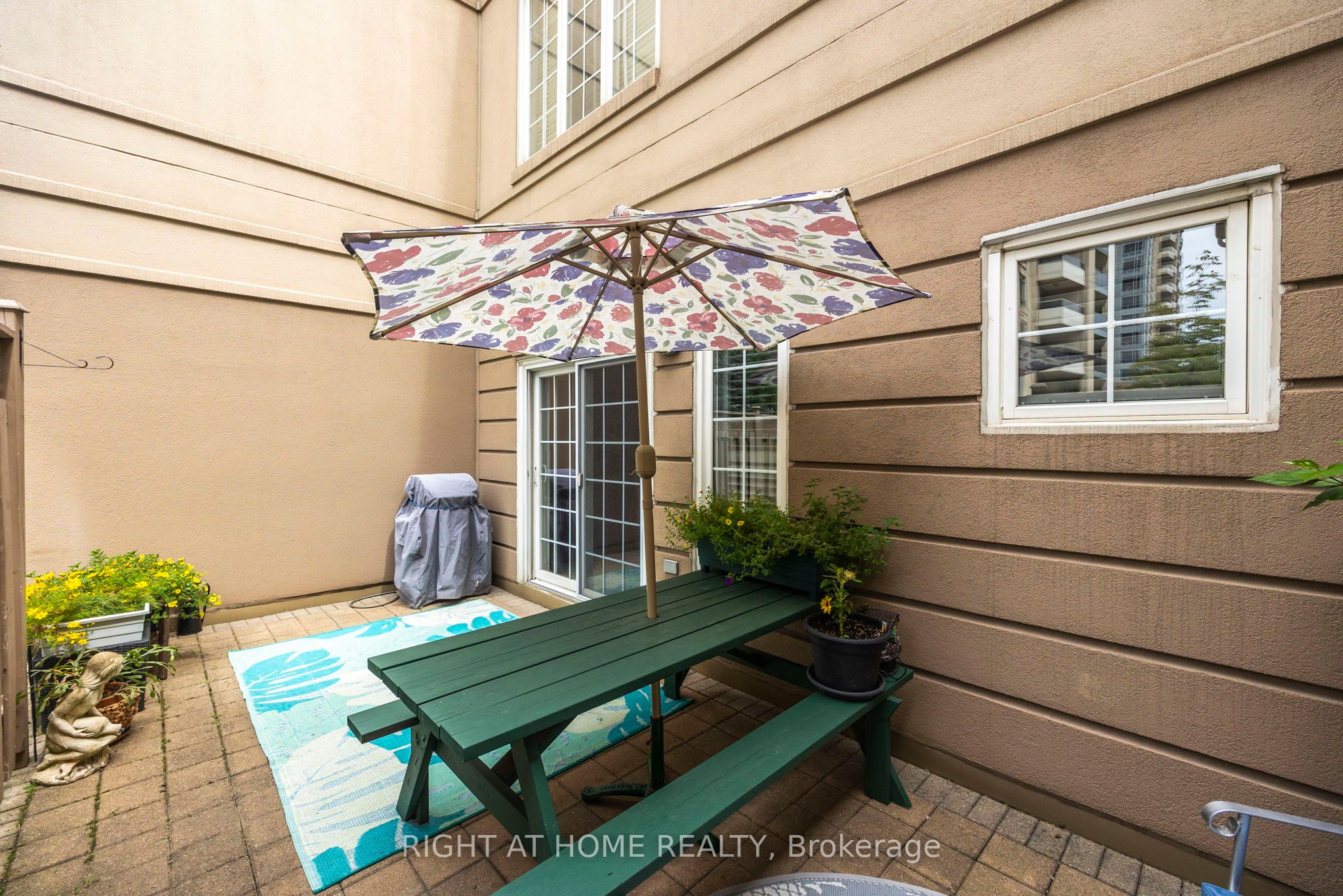 #th15 - 8 Rean Drive Property Photo 25