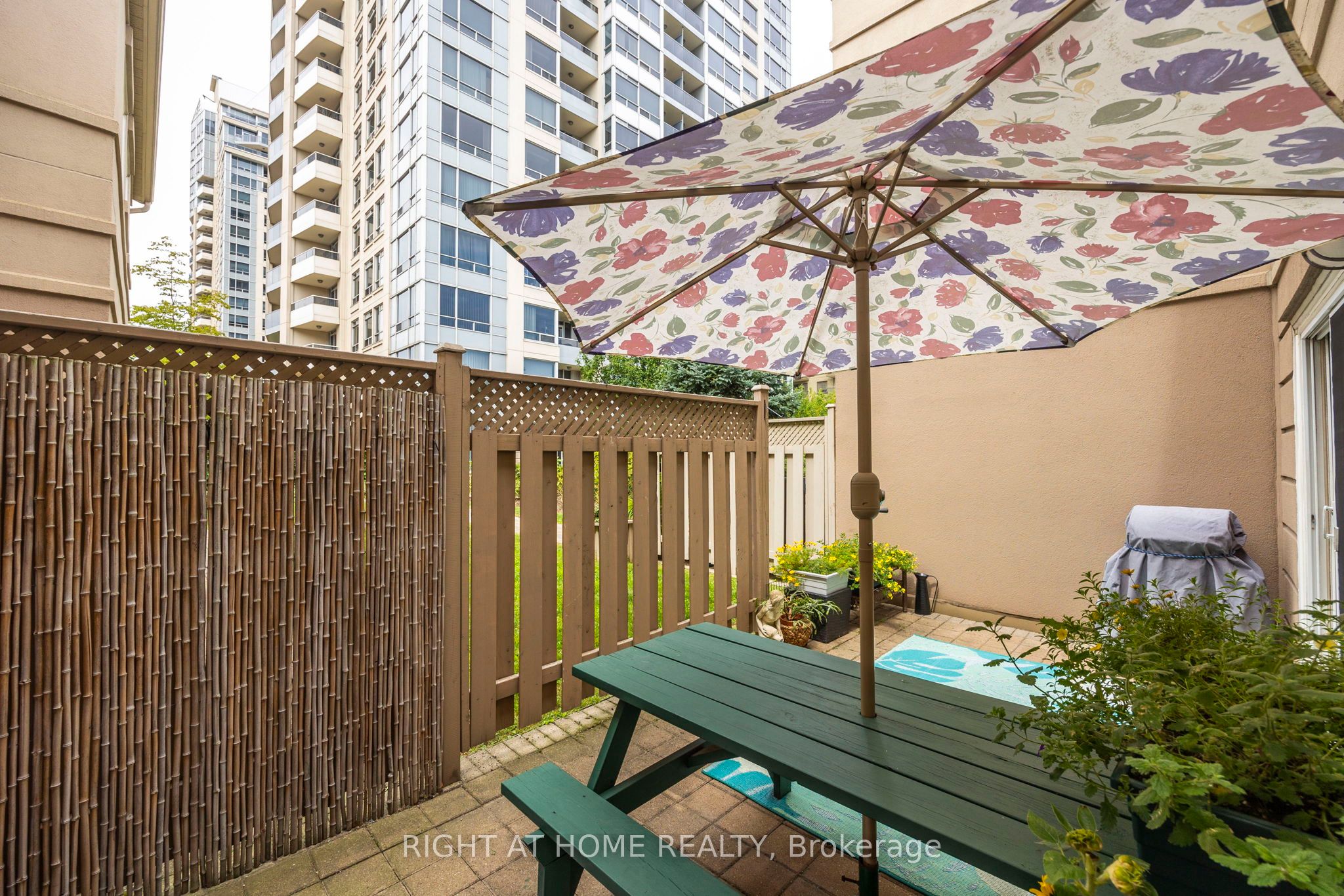 #th15 - 8 Rean Drive Property Photo 26