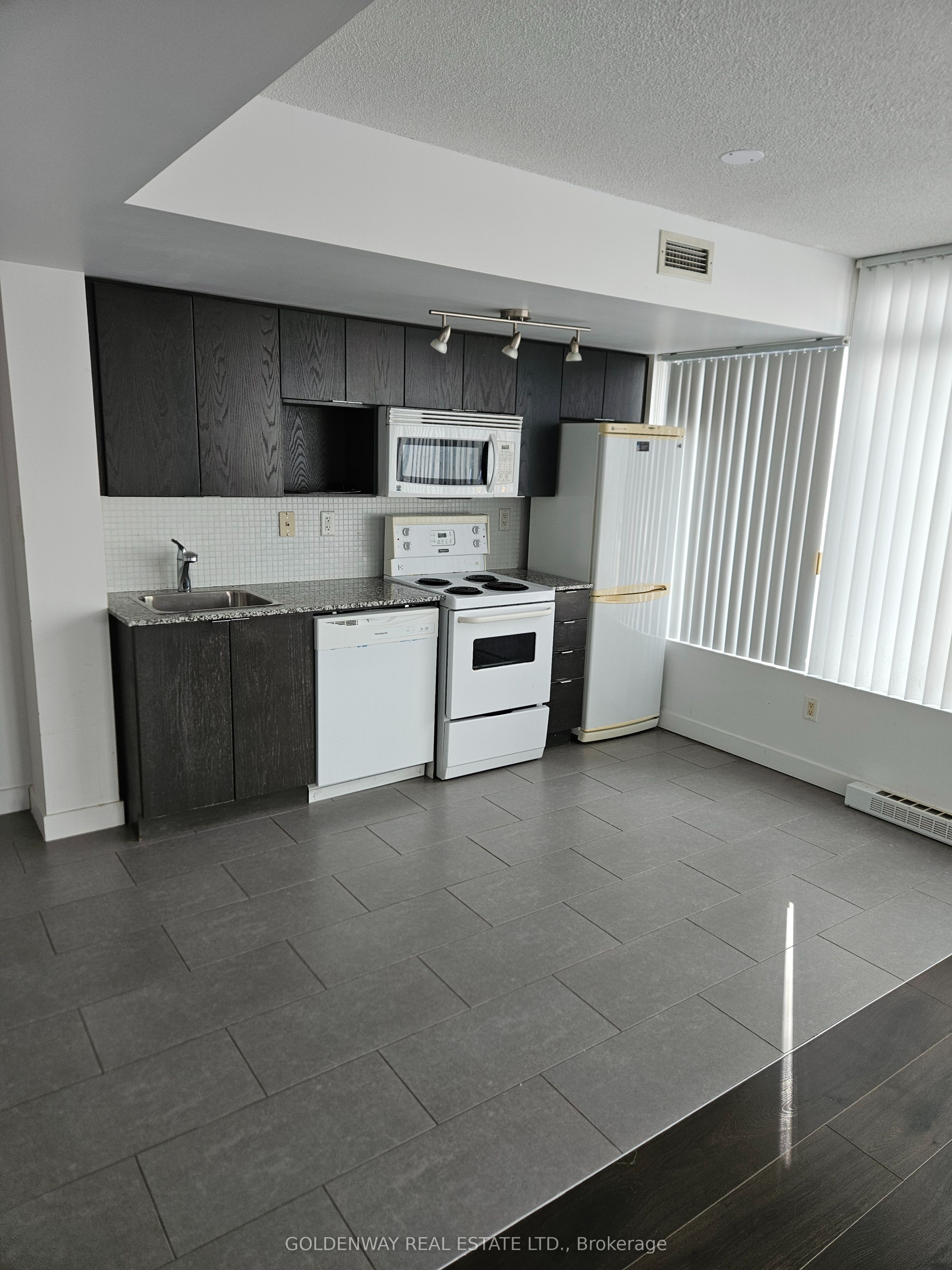 #617 - 15 Brunel Court Property Photo 2