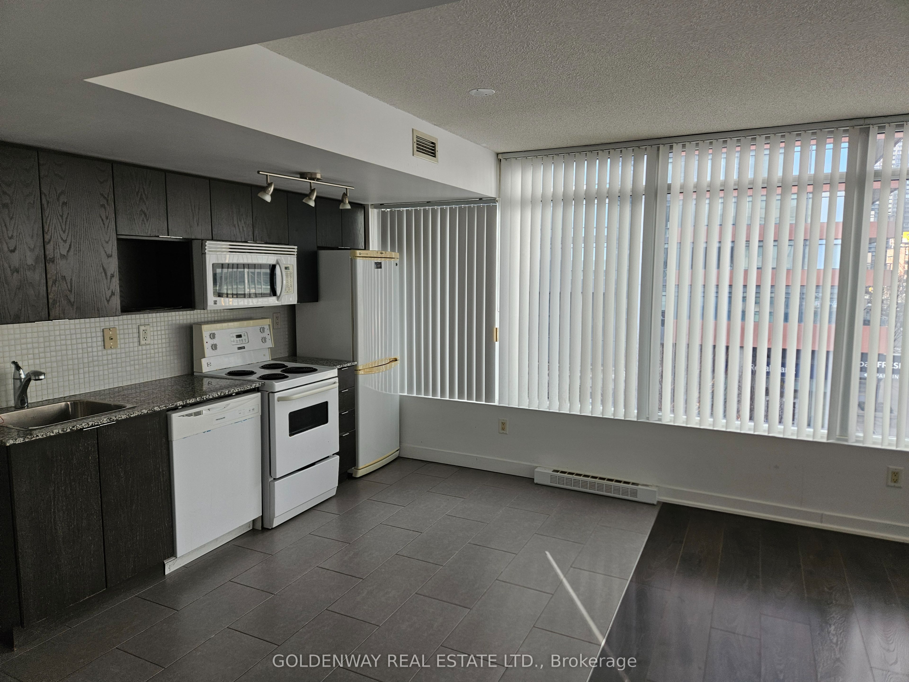 #617 - 15 Brunel Court Property Photo 3
