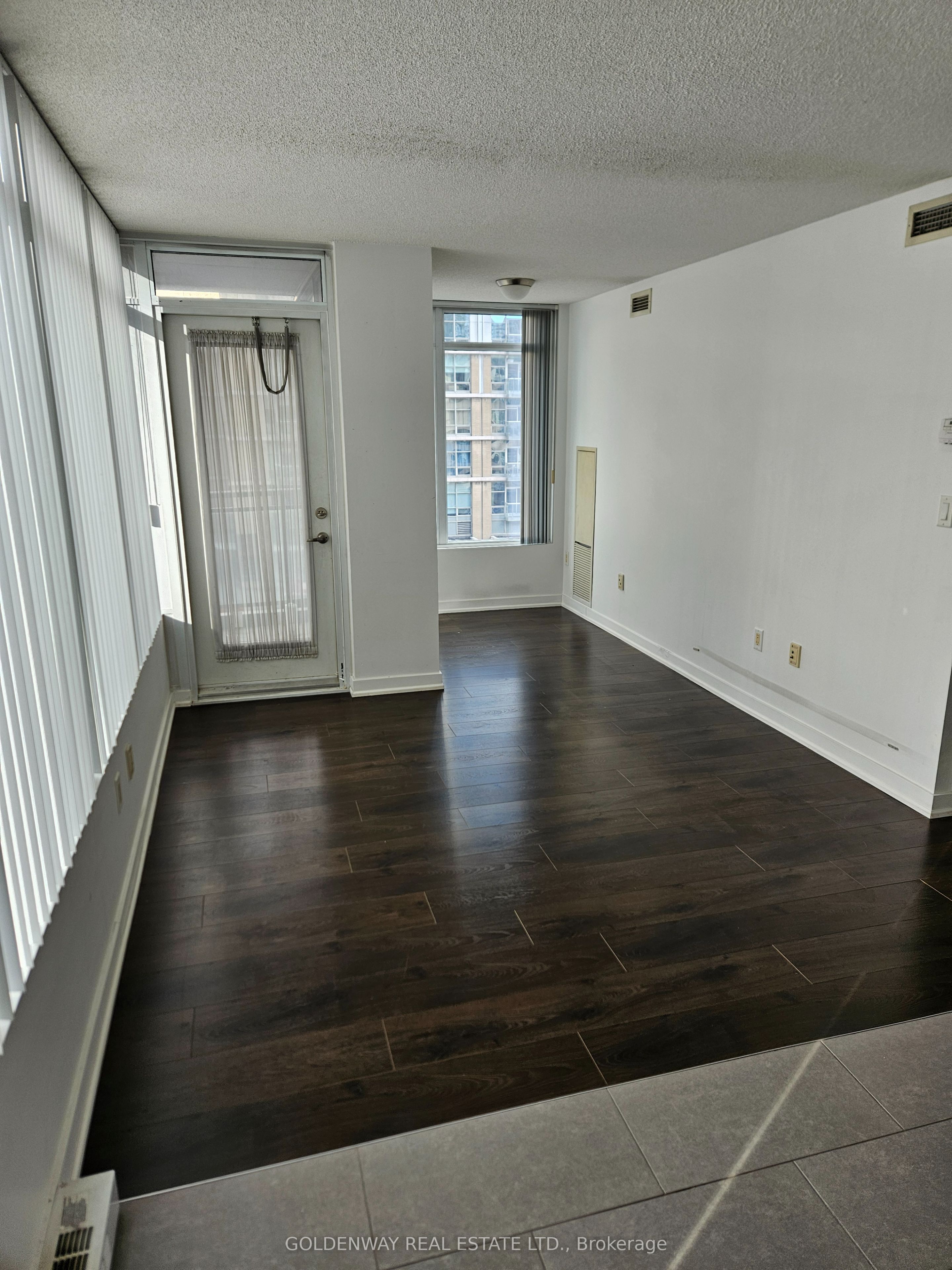 #617 - 15 Brunel Court Property Photo 6